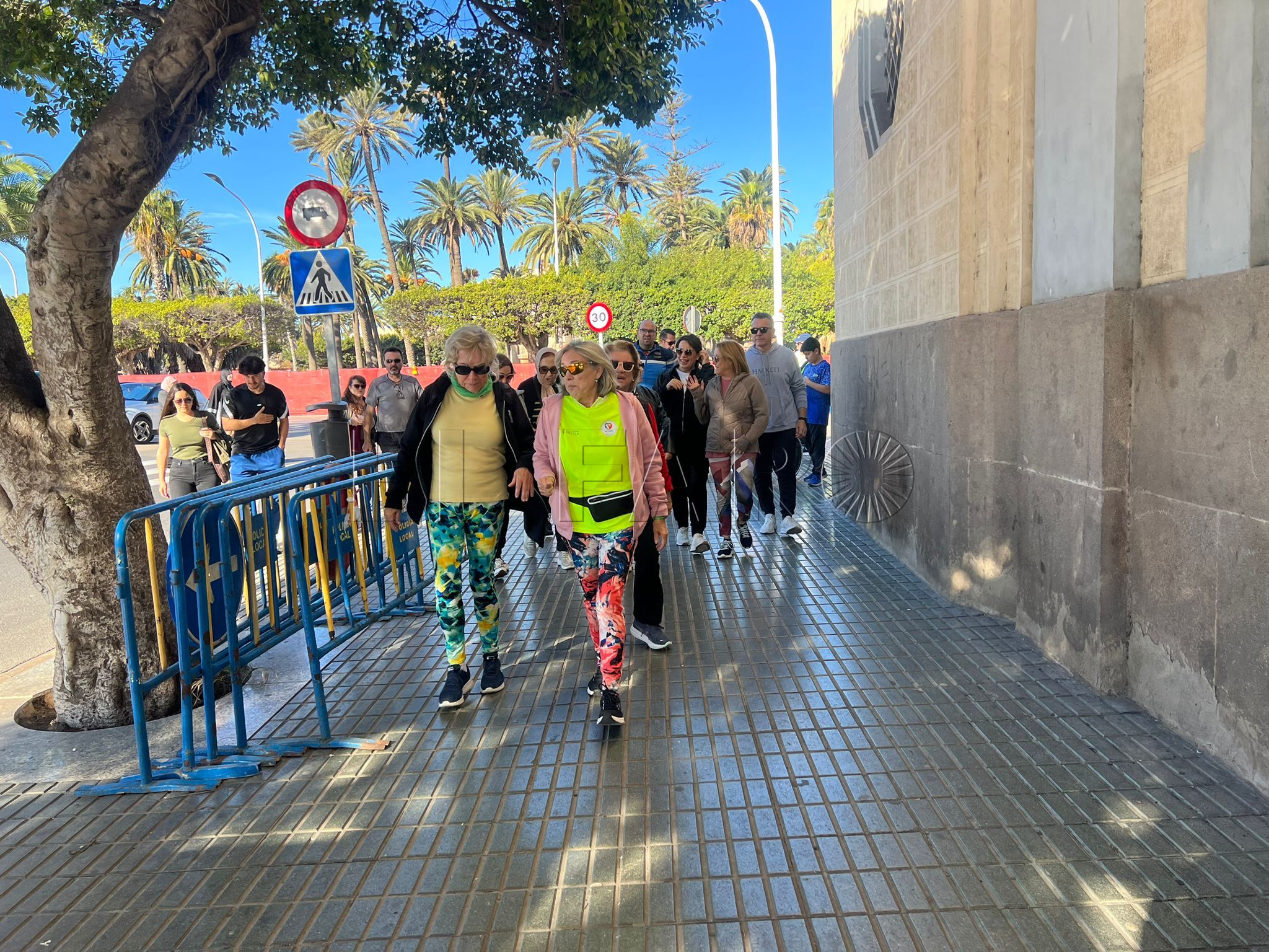 Adimel también impulsa iniciativas como las caminatas saludables.