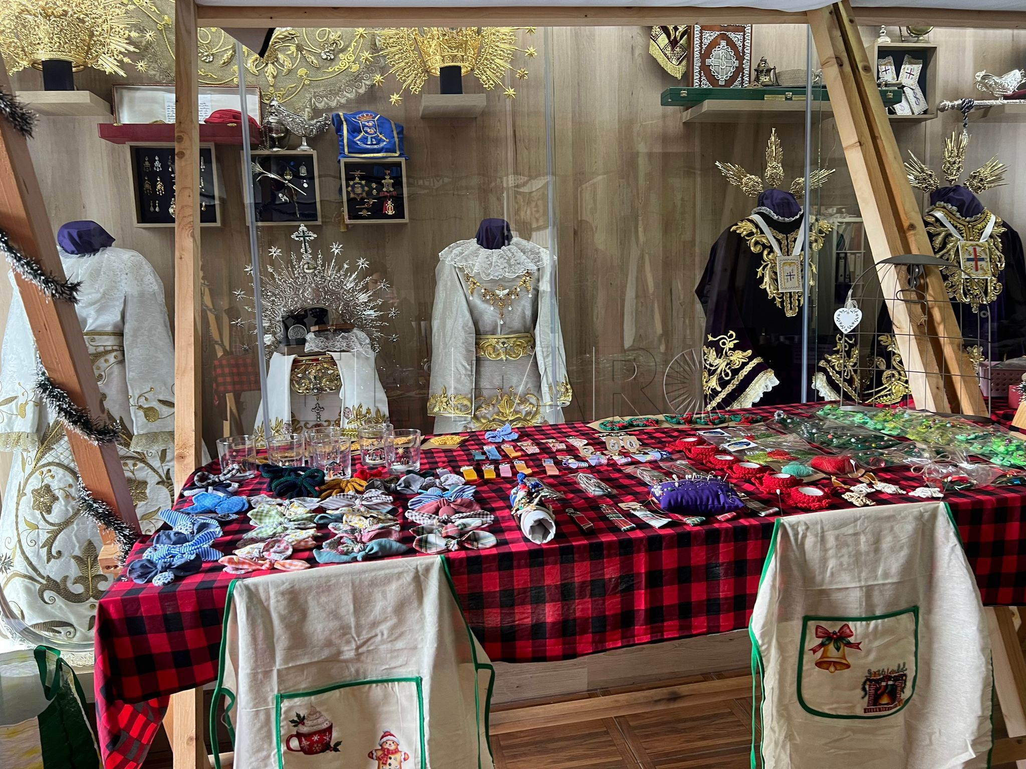 La Cofradía del Cautivo organiza un mercado navideño con productos artesanales