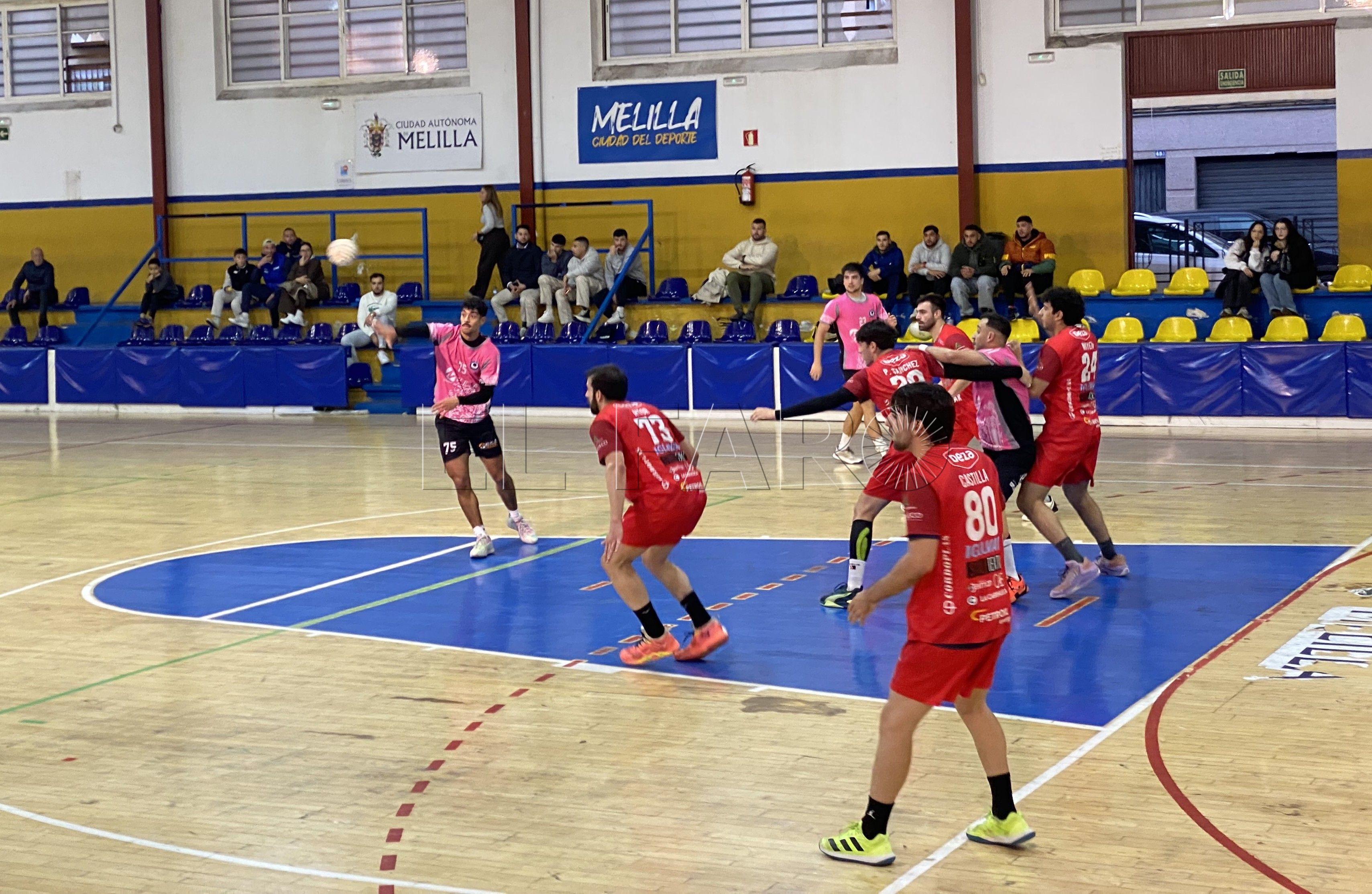 Los últimos minutos condenan a un buen Virgen de la Victoria