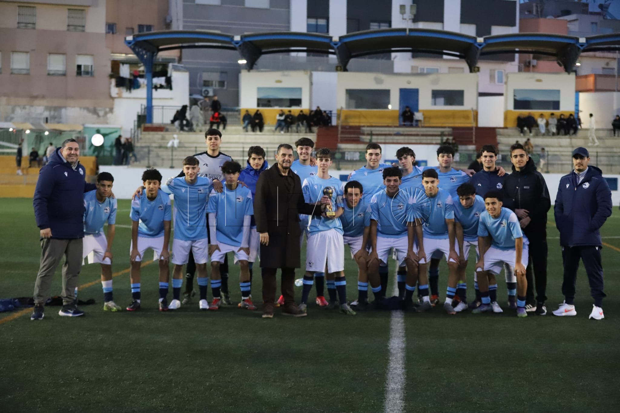 El Melilla City recibe el trofeo de campeón de Copa