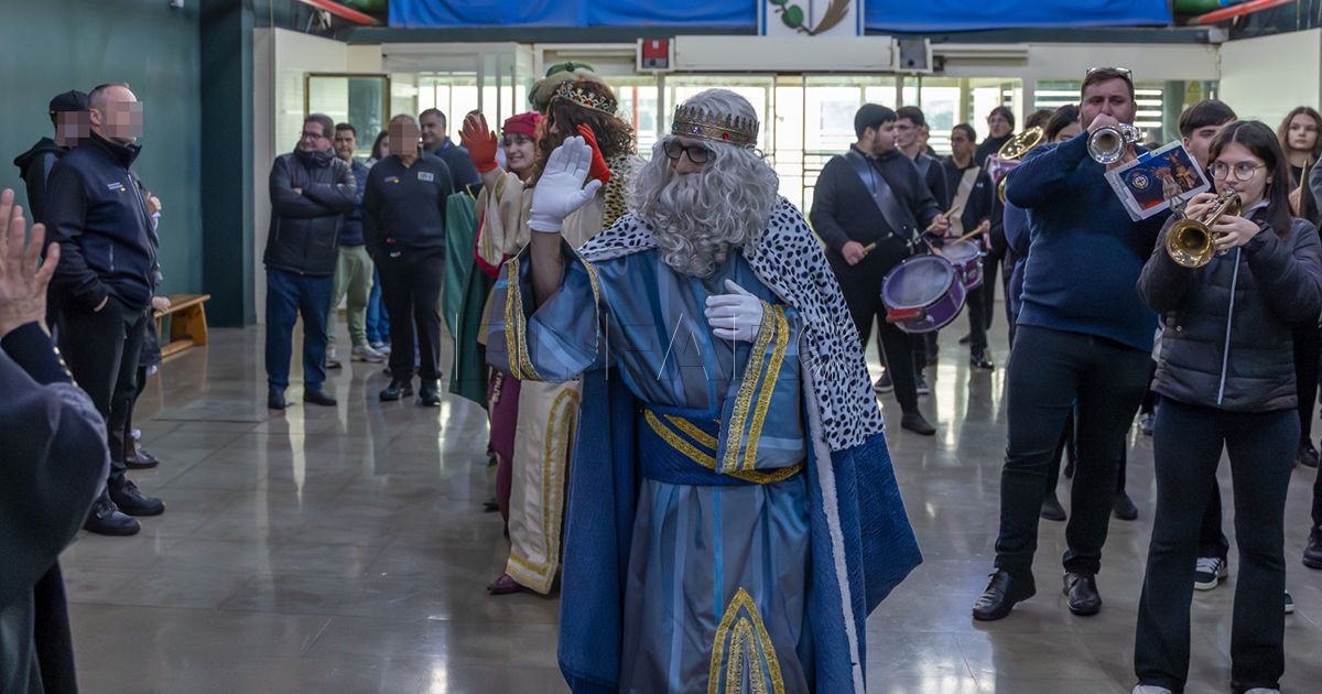 Los Reyes Magos hacen un alto en el Centro Penitenciario de Melilla