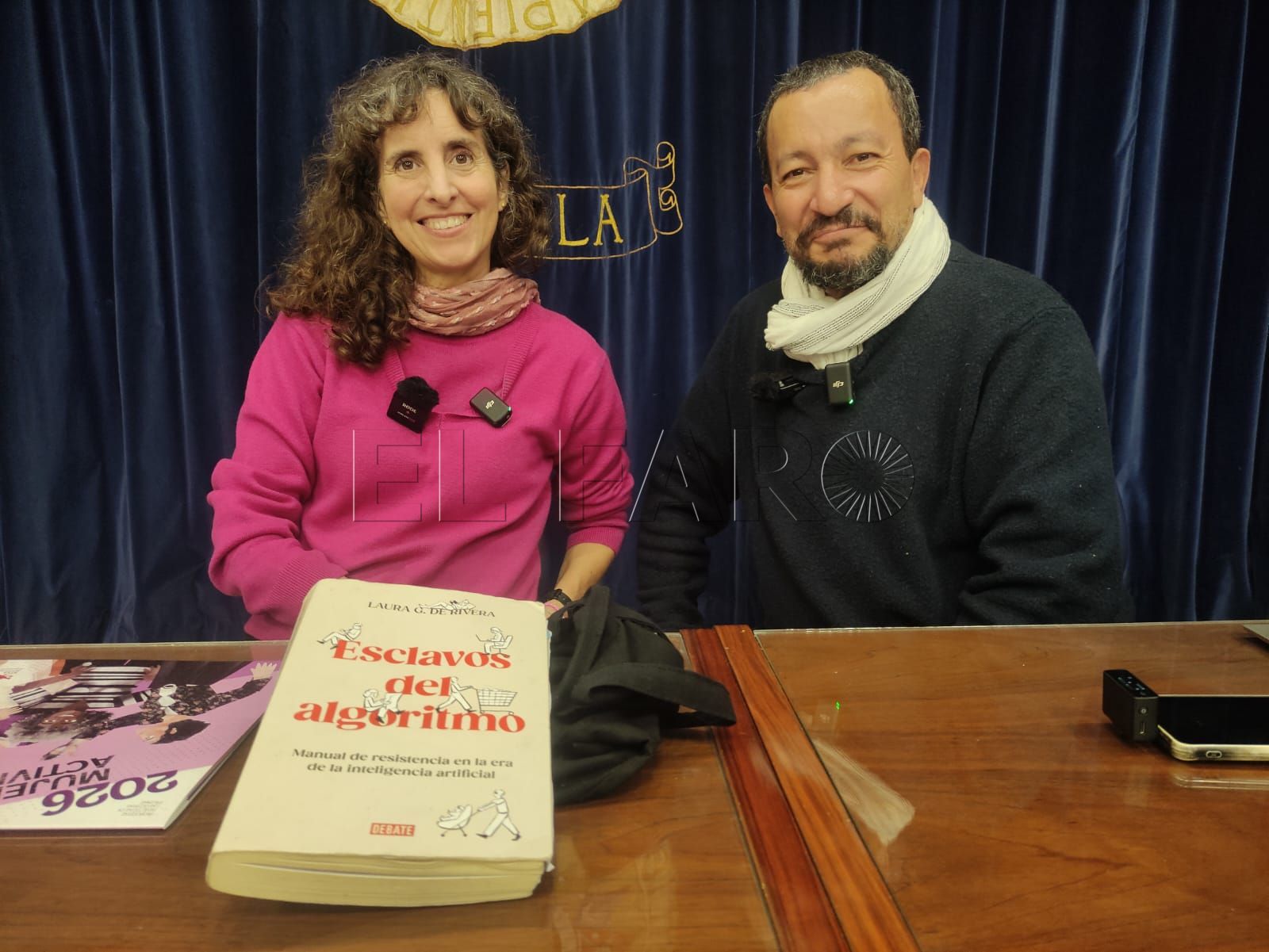 Laura G. de Rivera, autora del libro, y Mohamed Hammu, coordinador de La Casa de la Palabra en la UNED.