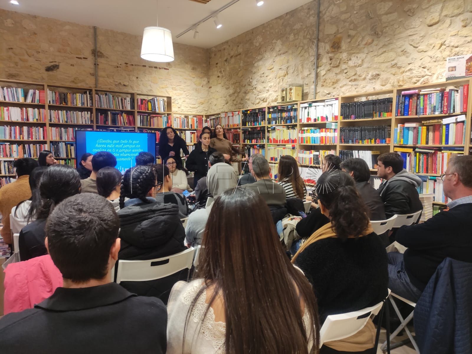 El IES Rusadir impulsa un Café Científico para reflexionar sobre la mujer en la ciencia con motivo del 11F