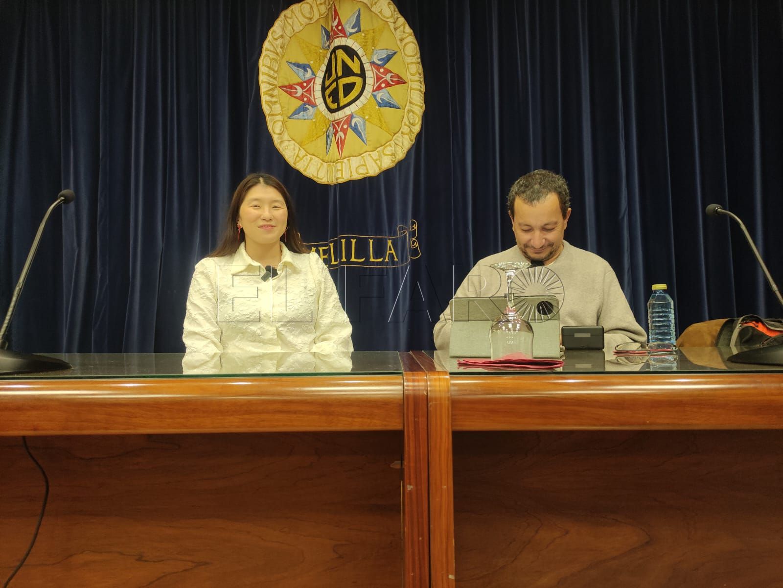 Quan Zhou Wu junto a  Mohamed Hammu durante el conservatorio de La Casa de la Palabra este jueves. -AGC-