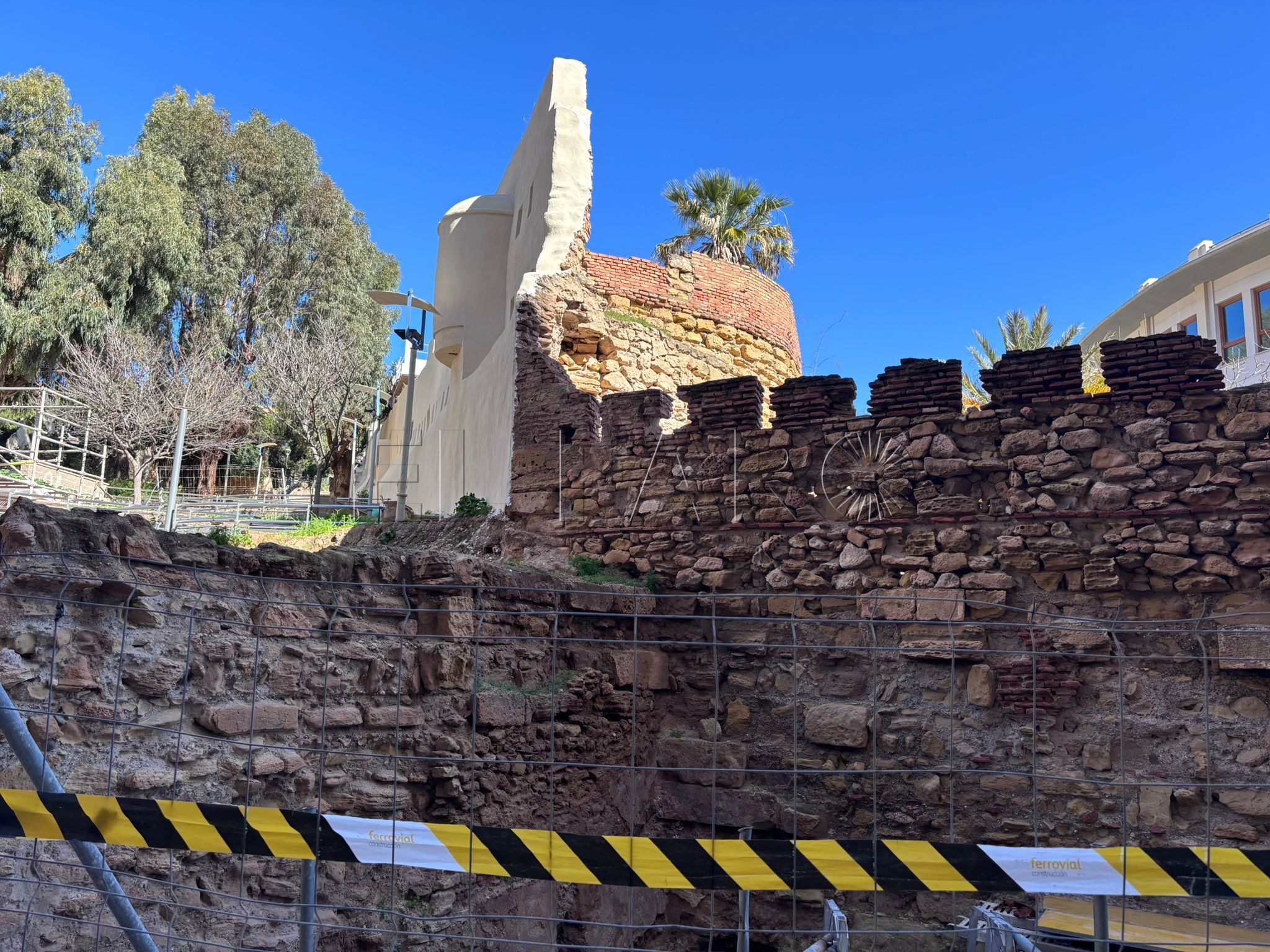 El PSOE exige explicaciones por la polémica intervención en la muralla del Fuerte de San Miguel