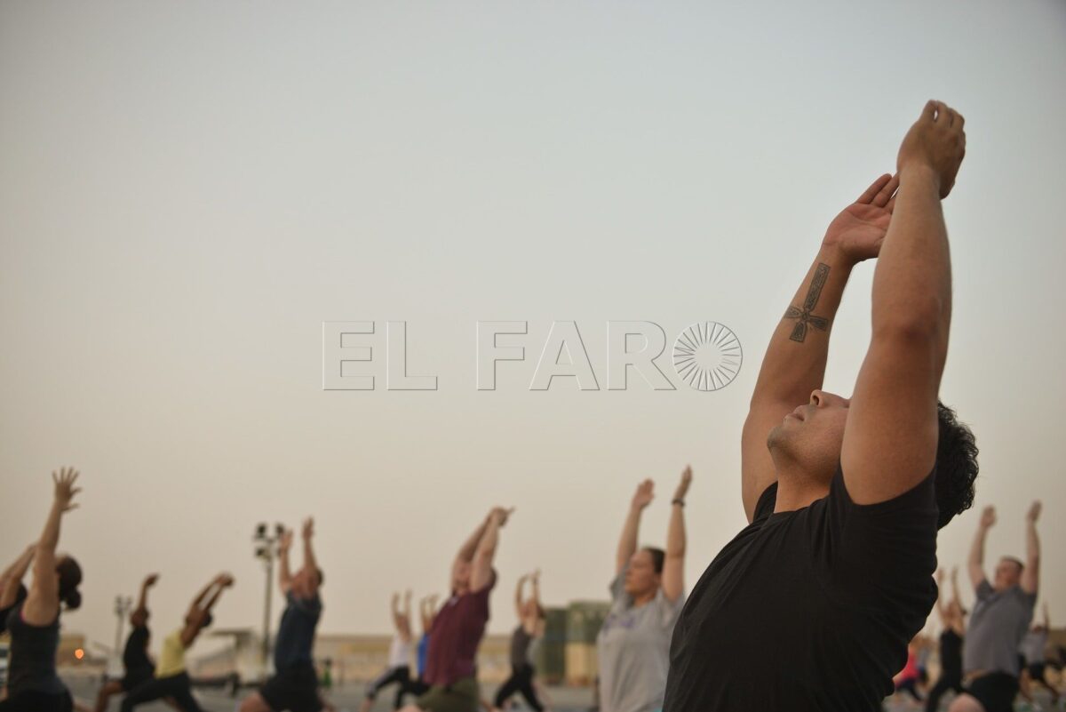 Melilla acoge una clase solidaria de yoga para ayudar a familias necesitadas en Ramadán