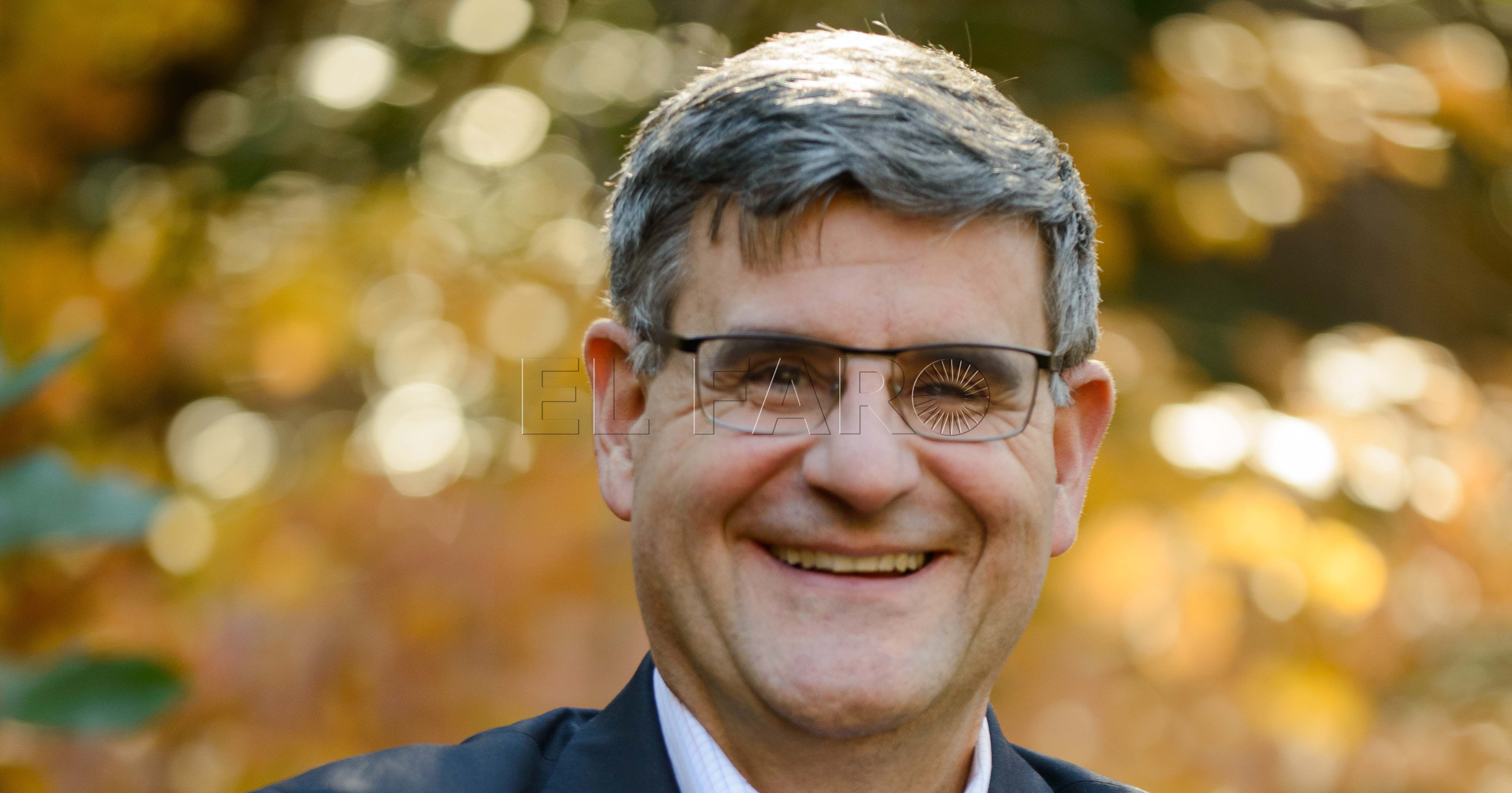 Doctor en Derecho por la Universidad de Navarra