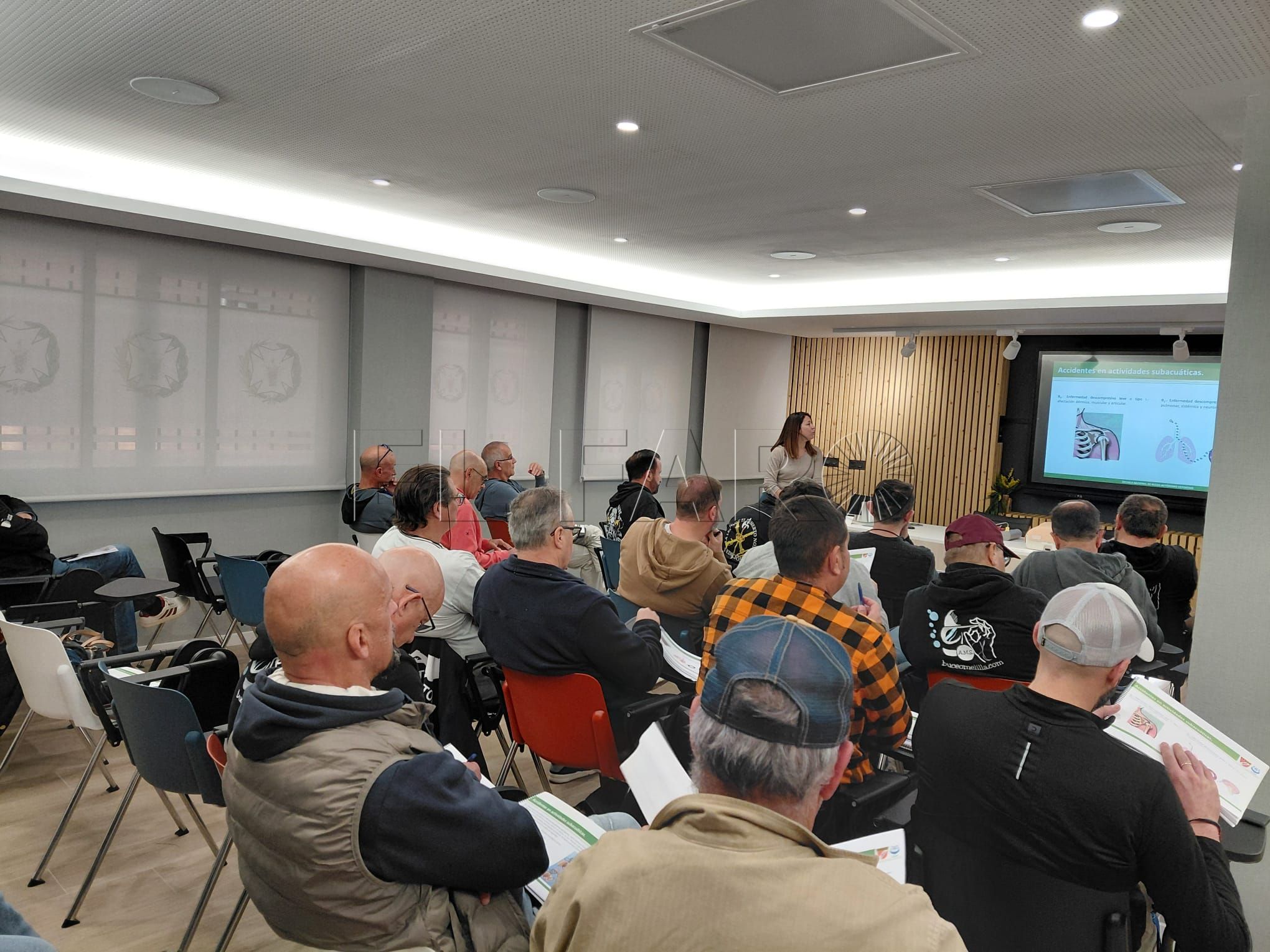 Instructores de buceo de Melilla actualizan los conocimientos en soporte vital y oxigenoterapia