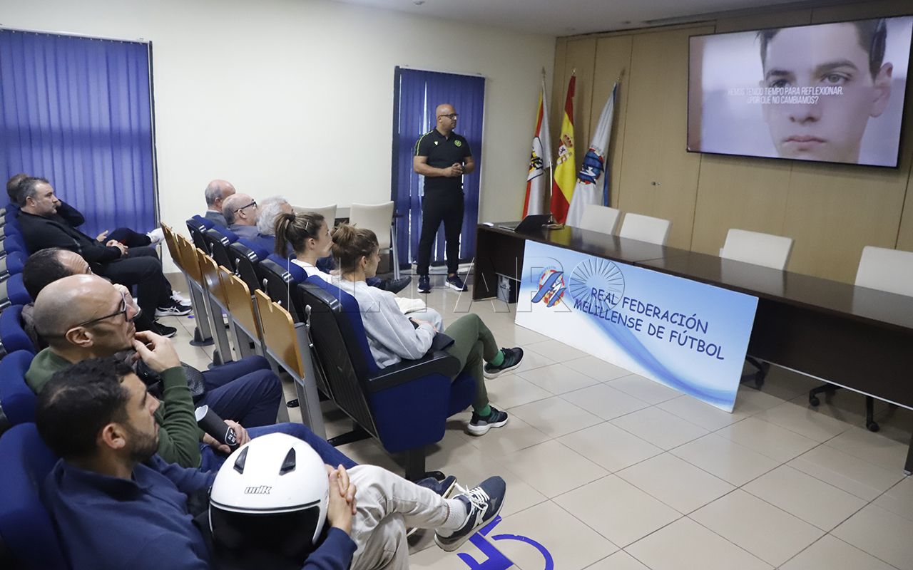 Conferencia del protocolo arbitral ante conductas discriminatorias en el mundo del fútbol