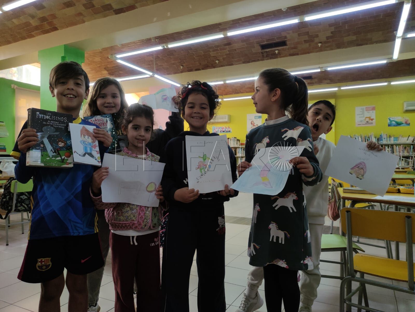 Participantes del campamento "Literatura Interactiva" en la Biblioteca Pública. -AGC-