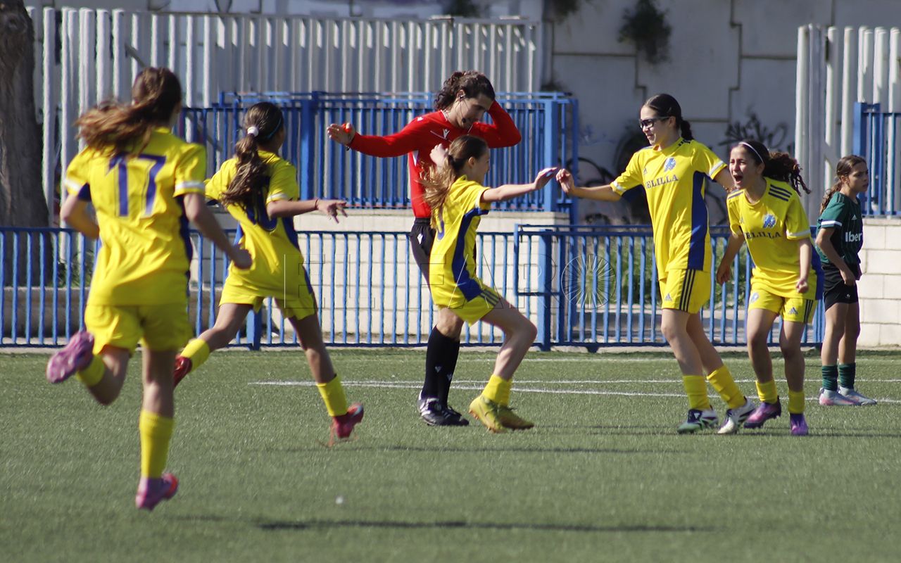 Melilla compite con carácter ante Extremadura hasta que se queda sin fuerzas
