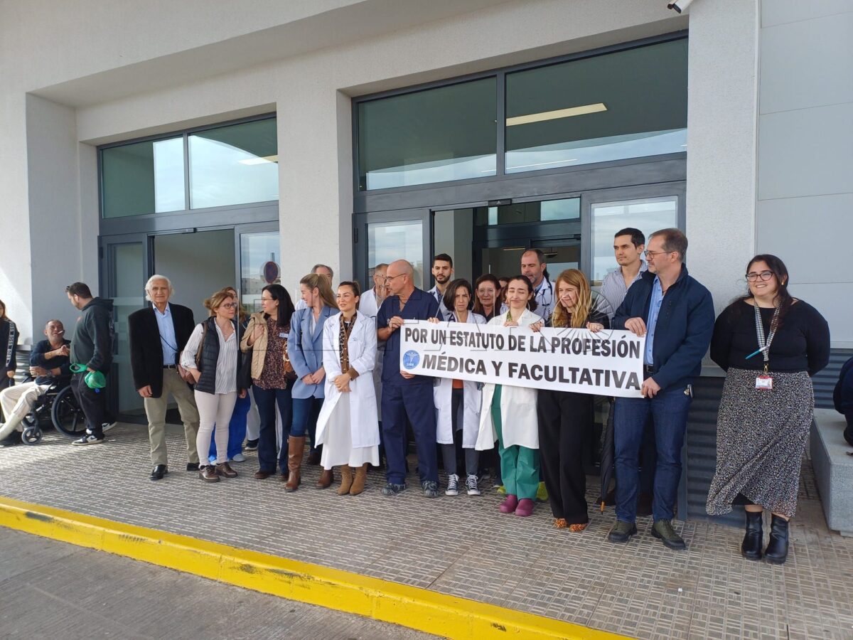 "Es ahora o nunca", los médicos de Melilla se concentran en una jornada más de huelga nacional