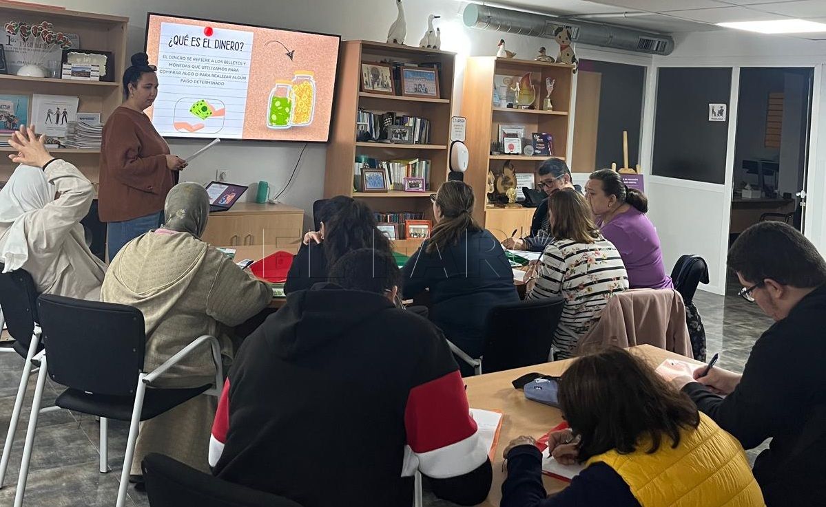 Uno de los talleres impartidos por FEAFES.