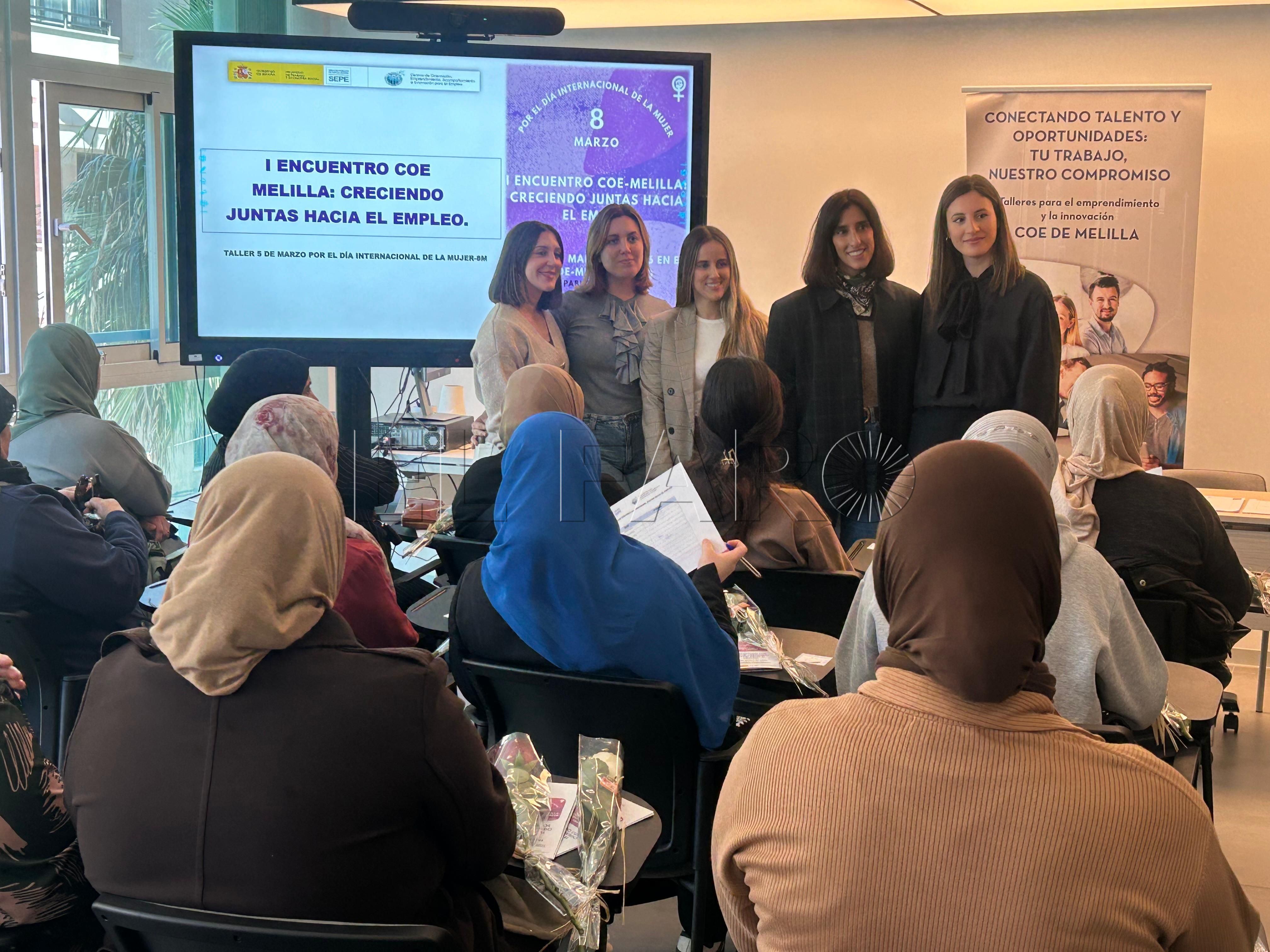 Más de 25 mujeres participan en el primer encuentro “Creciendo juntas hacia el empleo” del COE
