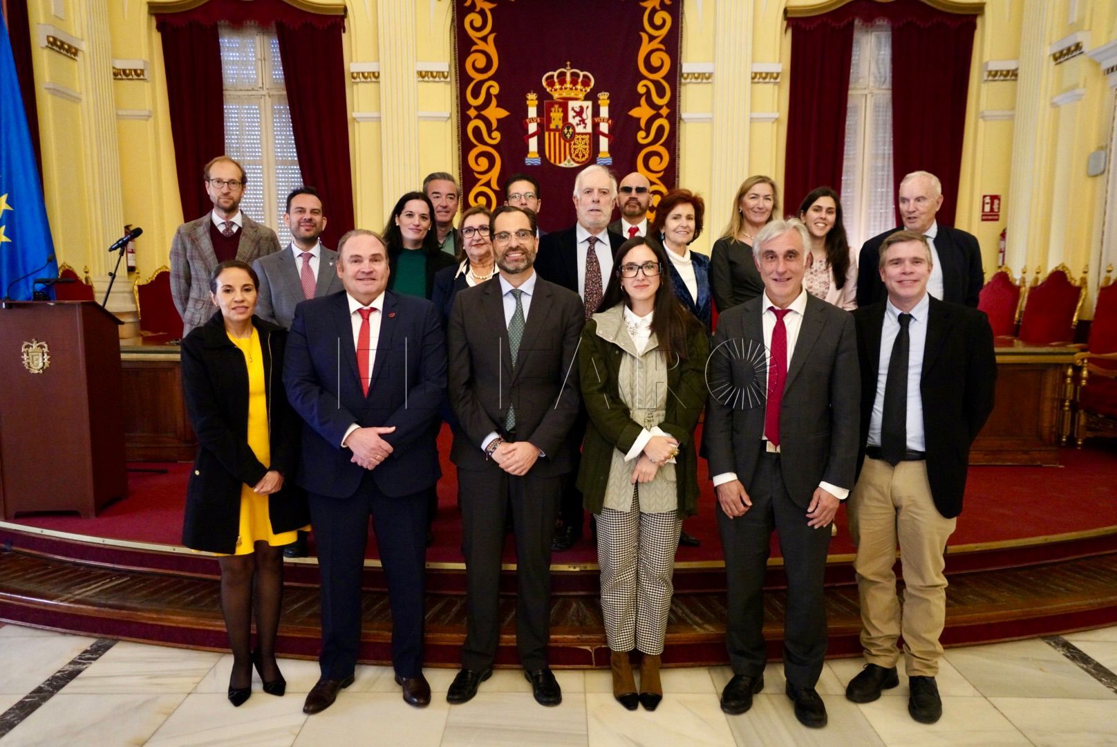 Recepción oficial de los académicos en el Salón Dorado (cedida)