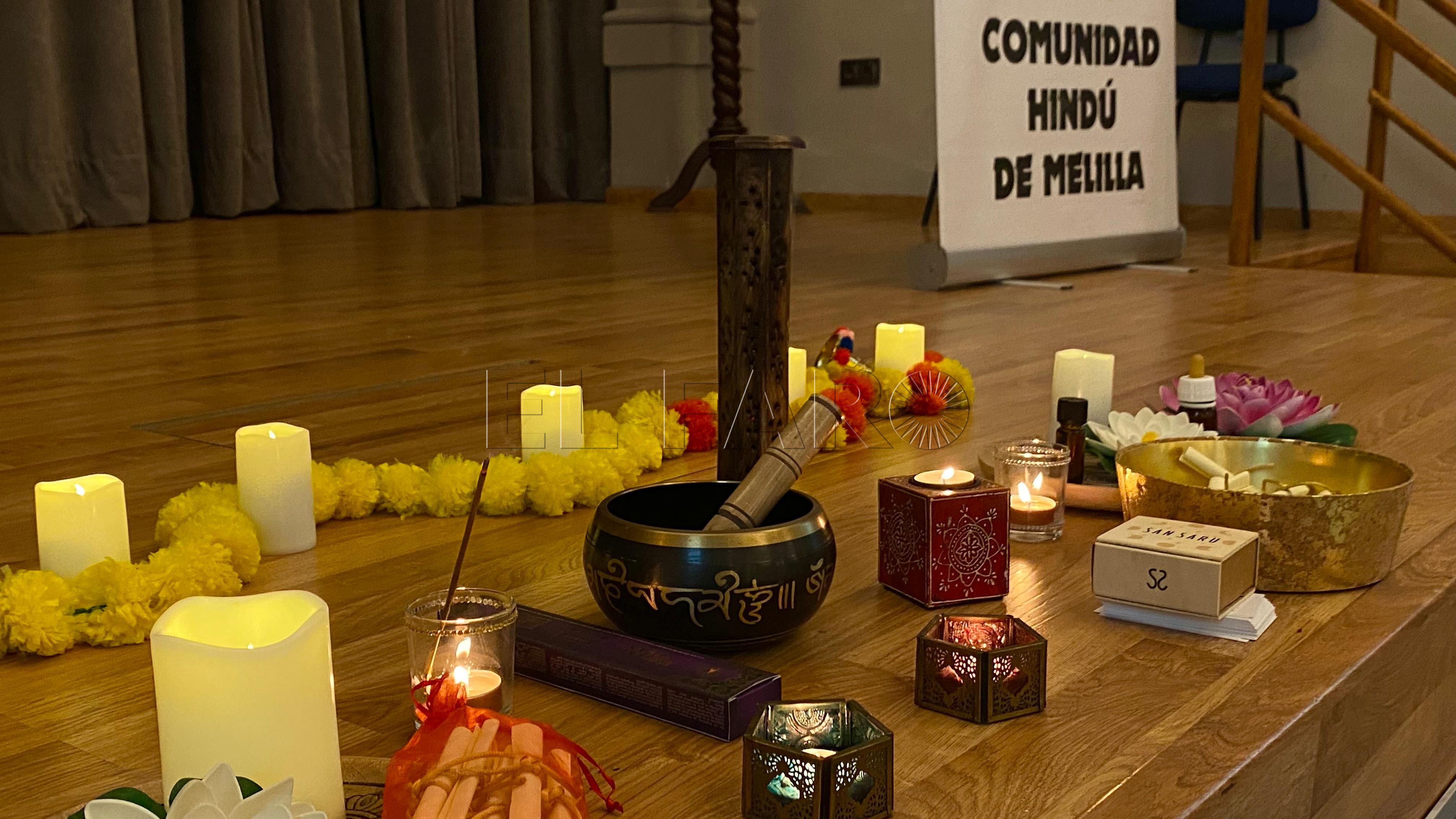 Clase de yoga organizada por la Comunidad Hindú de Melilla