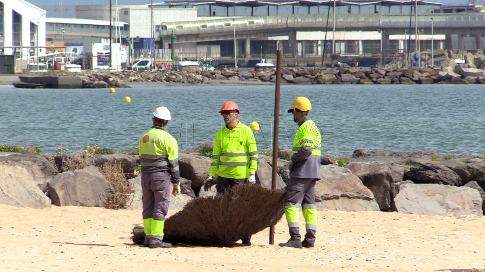 Melilla prepara sus playas para Semana Santa