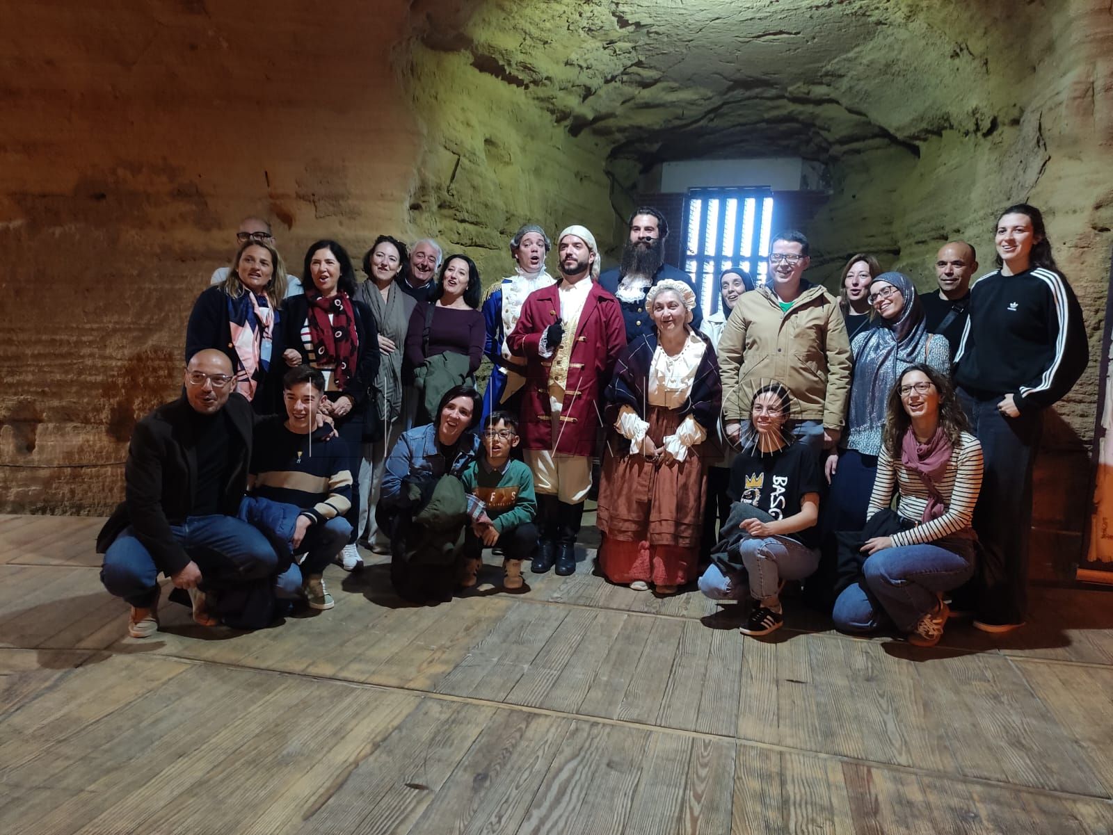 Finalización de la ruta teatralizada en el interior de las Cuevas del Conventico. -AGC-