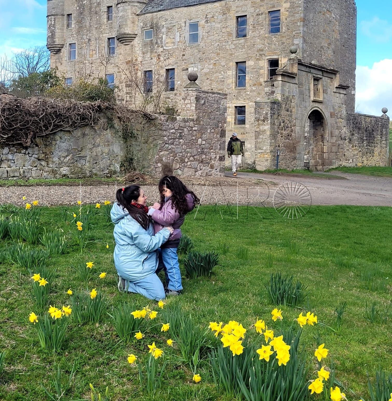 Lola y su hija Emma durante su viaje familiar a Escocia. -Cedida por la familia-