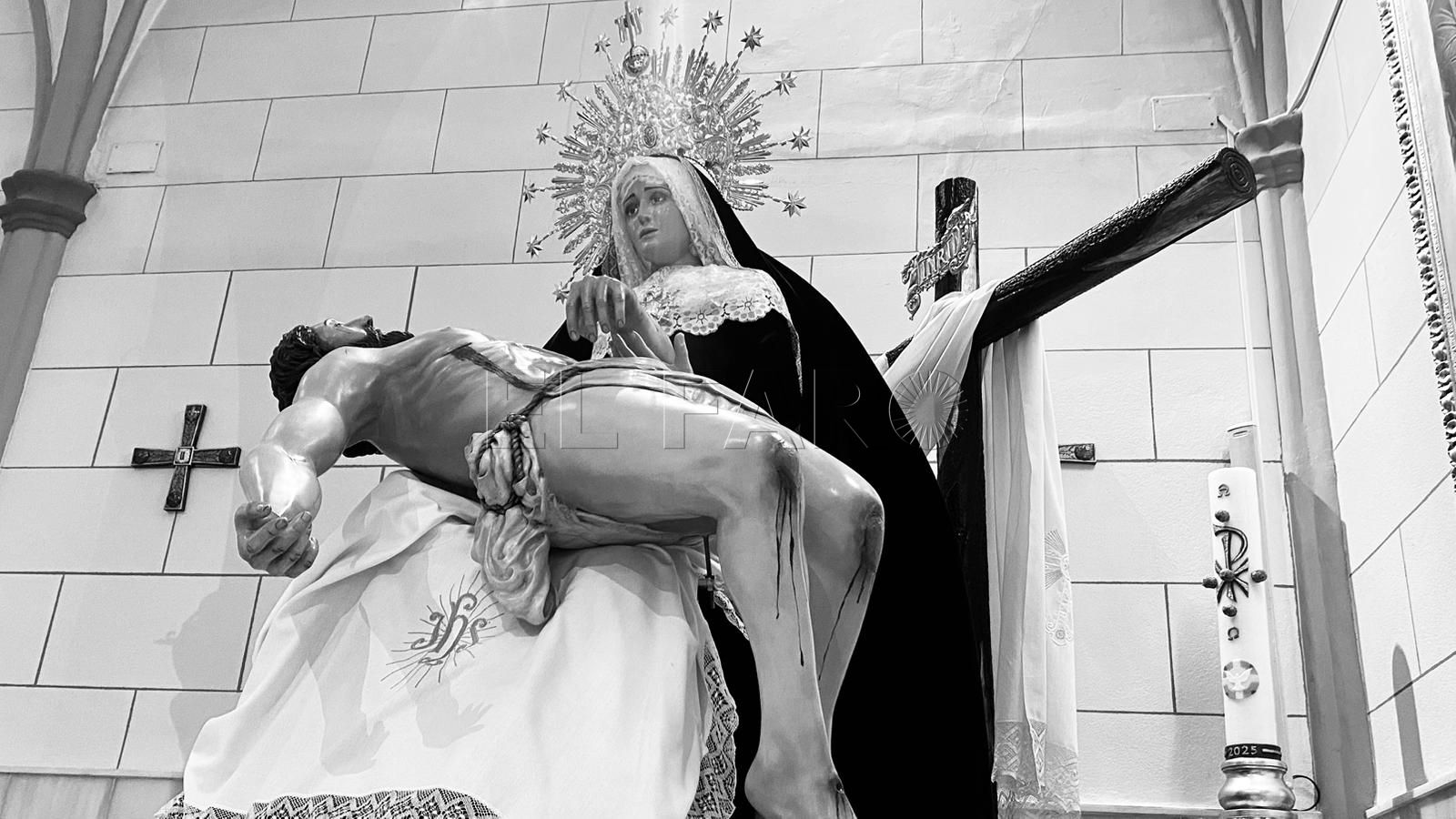 Vestir al Cristo o a la Virgen, un oficio de la Semana Santa que no se puede perder