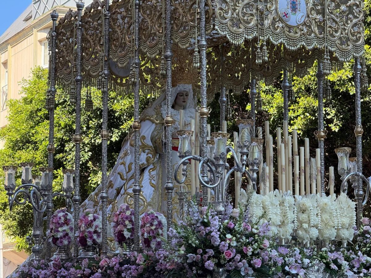 María Santísima del Rocío sale en una procesión llena de fe y devoción