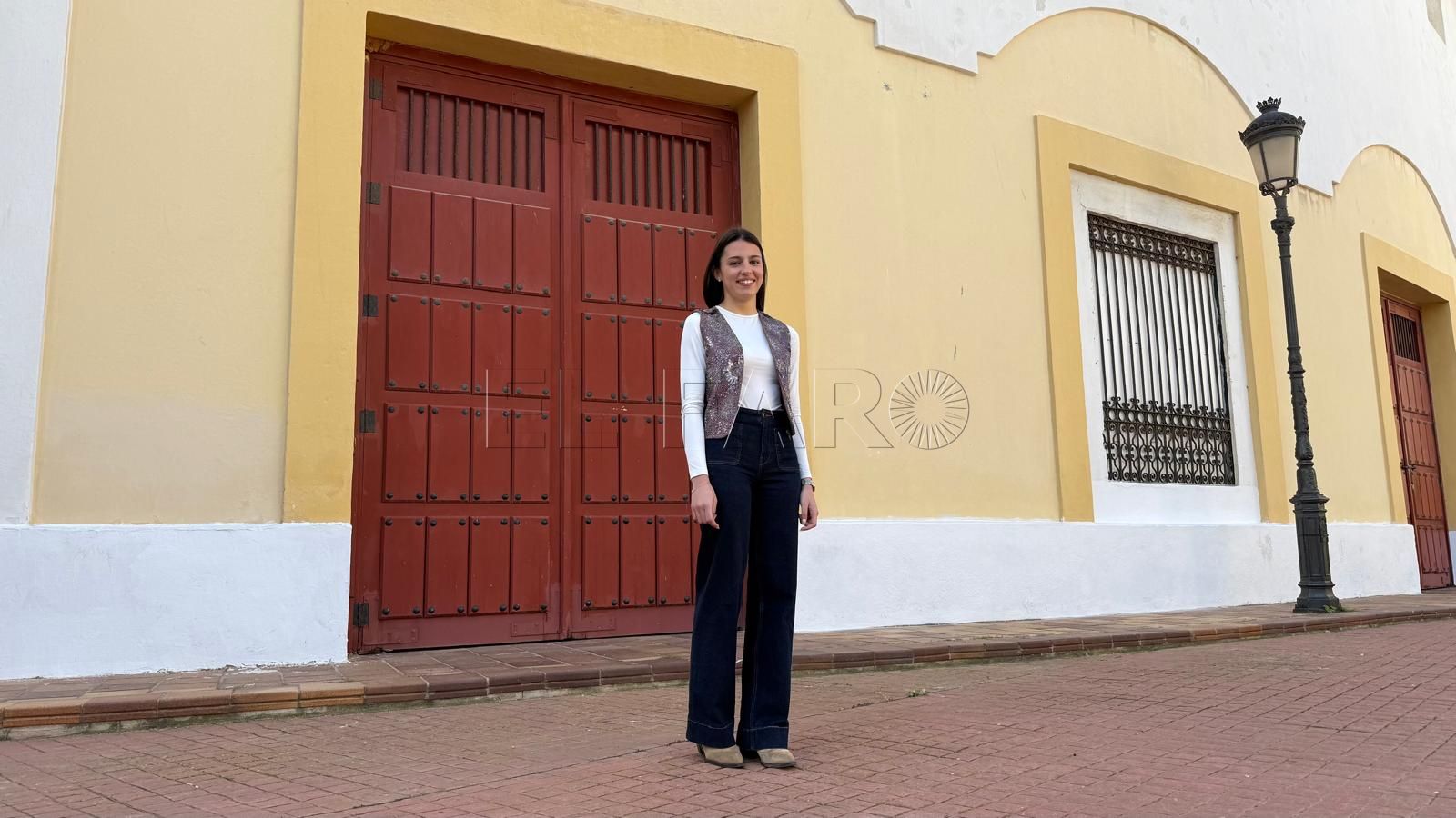 Aitana Jiménez, la joven madrileña que mantiene su vínculo con la Semana Santa de Melilla desde la cuna