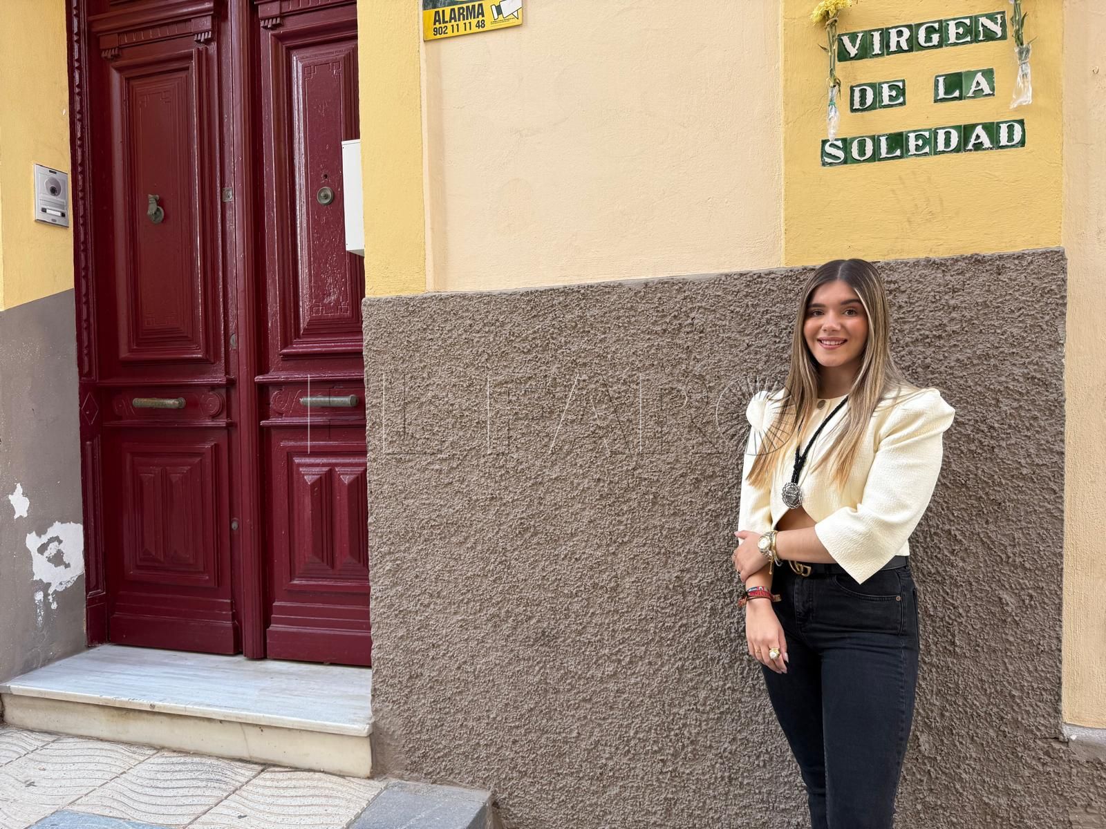 Alicia Merino en el Callejón de la Soledad, punto de vínculo con la juventud cofrade. -AGC-