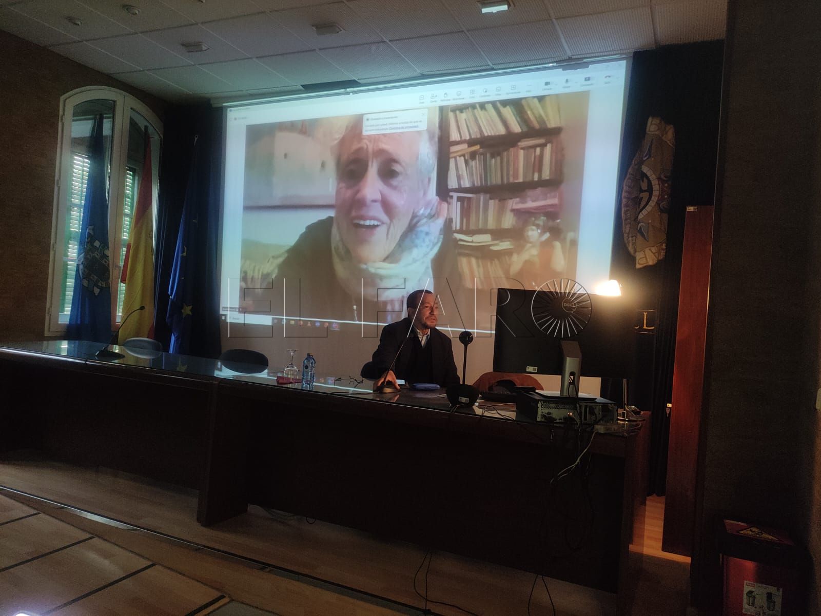 Farida Benlyazid, cineasta marroquí, durante su intervención en la Casa de la Palabra en la Uned de Melilla. -AGC-