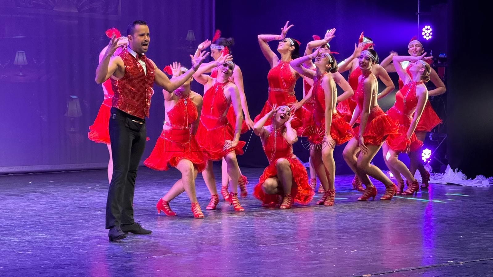 Coreografía de Cabaret en el Día Internacional de la Danza en el Kursaal.