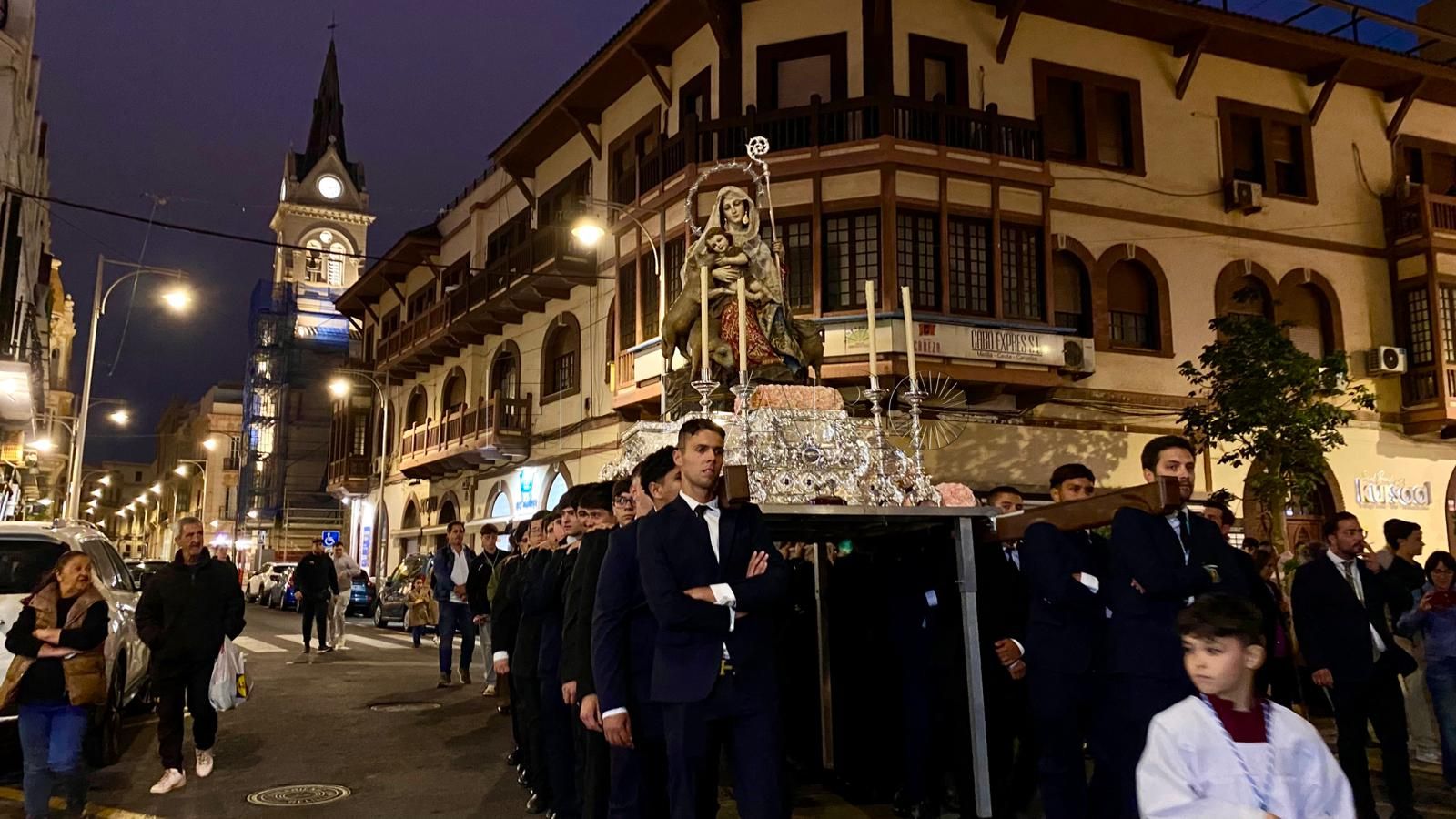 Emocionante traslado de la Divina Pastora de las Almas a pocas horas de su salida procesional