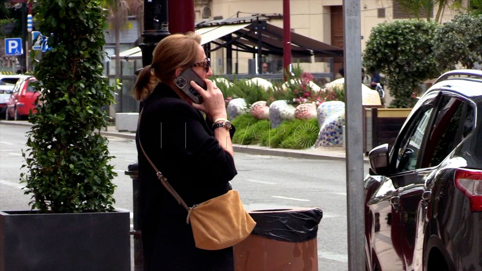 Los melillenses, al igual que el resto de los foráneos, se pasan horas con el móvil.