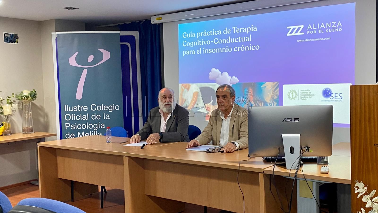 Francisco Santolaya, presidente del Consejo General de la Psicología de España, y Adolfo Alcoba, decano del Colegio Oficial de la Psicología de Melilla