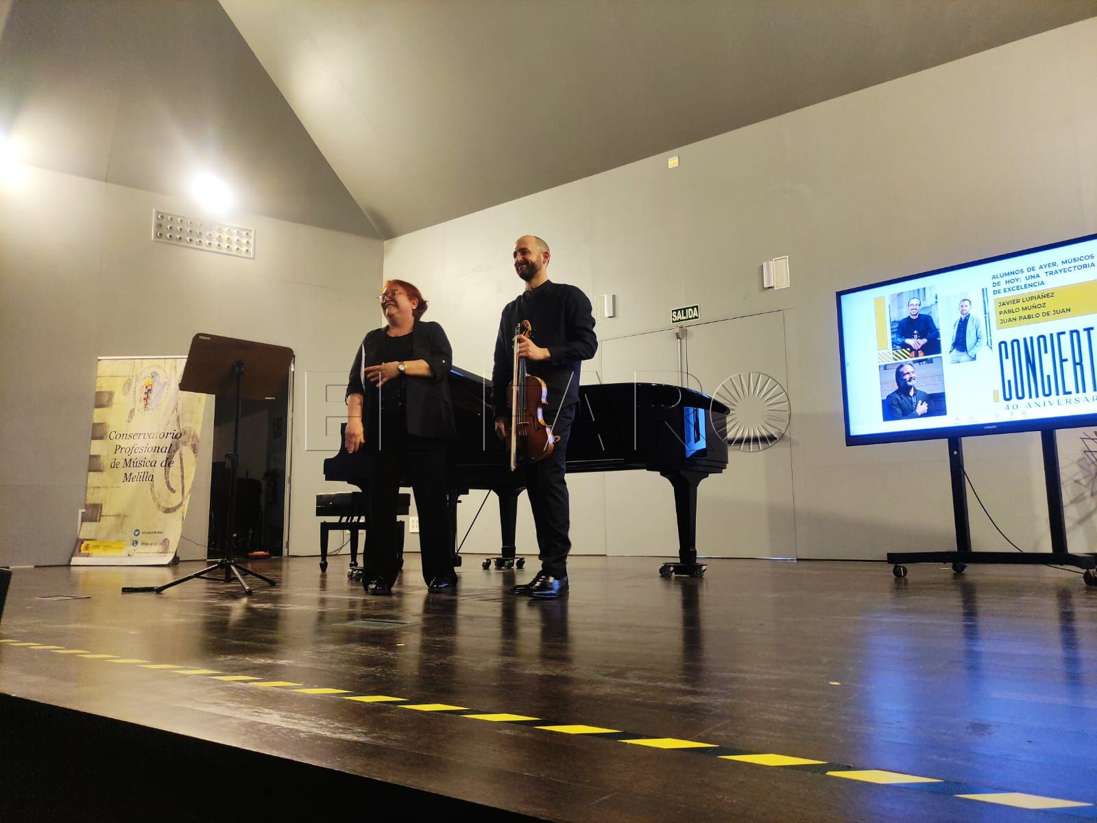 Pablo Muñoz y Magdalena Muñoz Bautista, tras interpretar la “Playera” de las Danzas Españolas, Op. 23 de Pablo Sarasate. -AGC-
