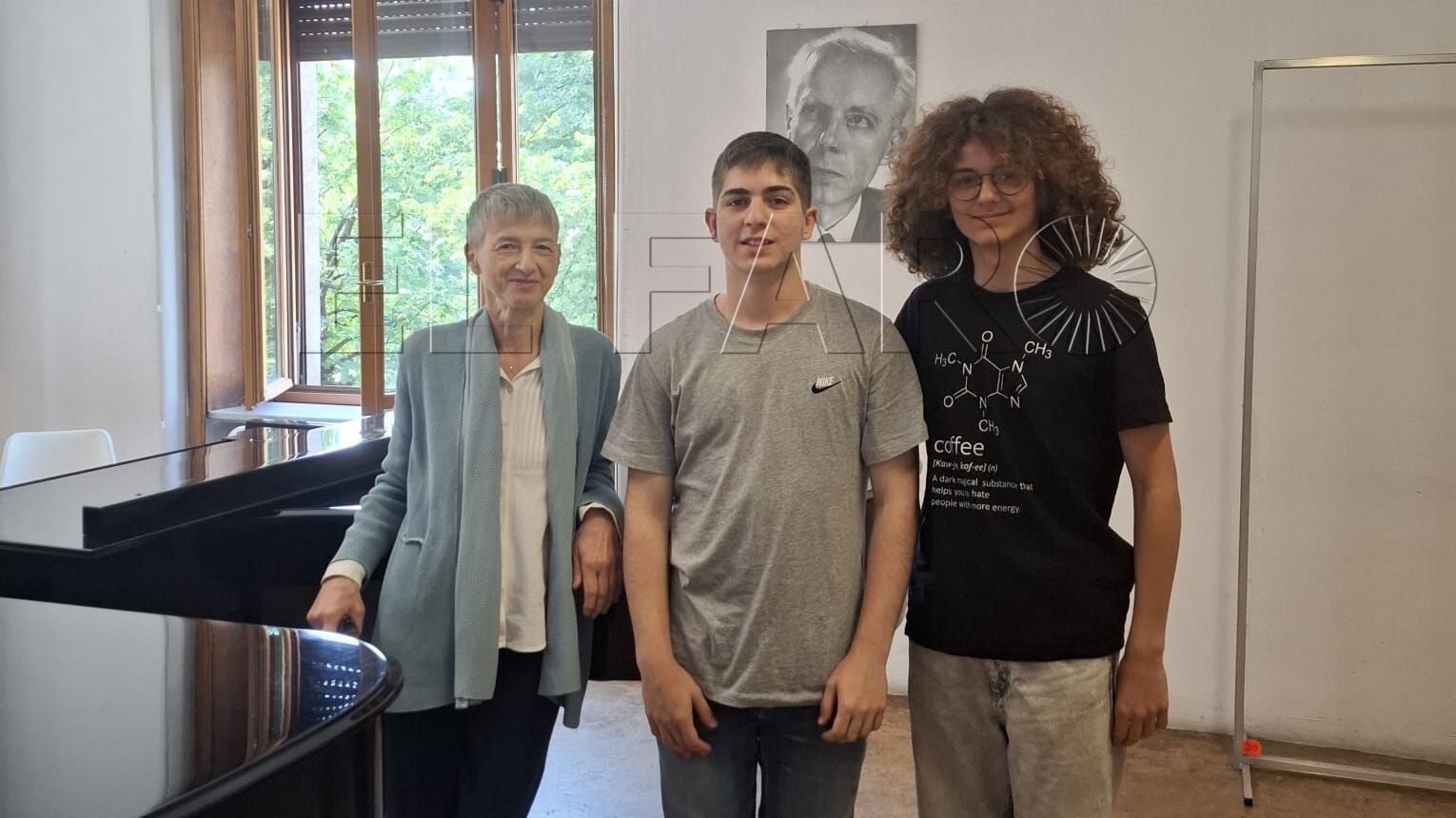 Profesora de piano en Milán, su compañero Alejandro Moraga y Roberto Carlos Reyes a la derecha. -Cedida por Reyes-