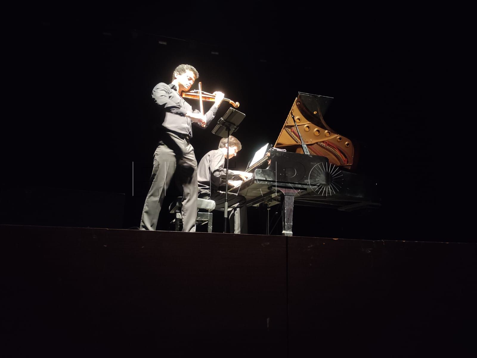 Dúo Reguera-Piqué durante su concierto este domingo en el Teatro Kursaal Fernando Arrabal.