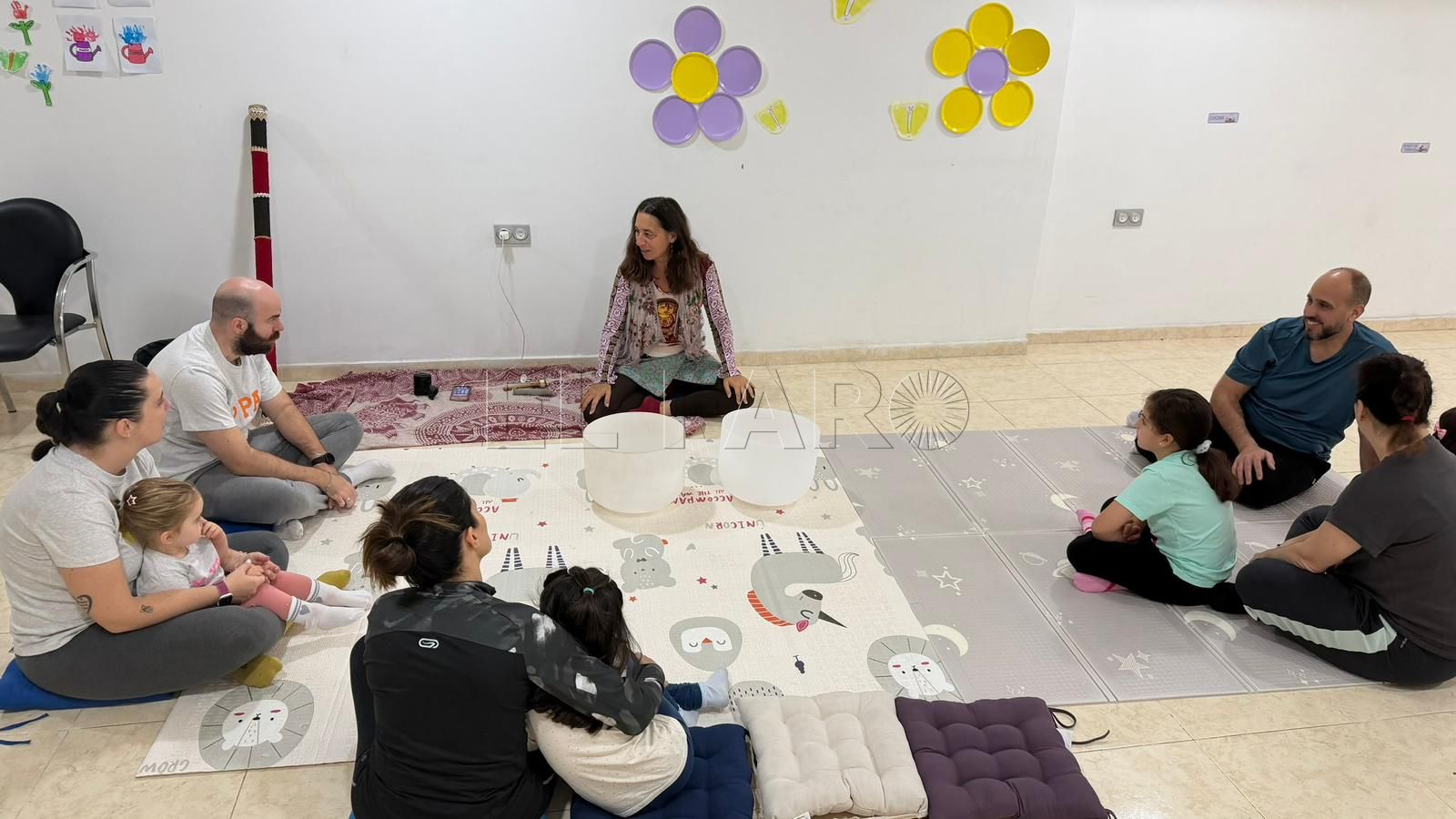 Pequeños Magos ha organizado talleres de yoga para las familias.