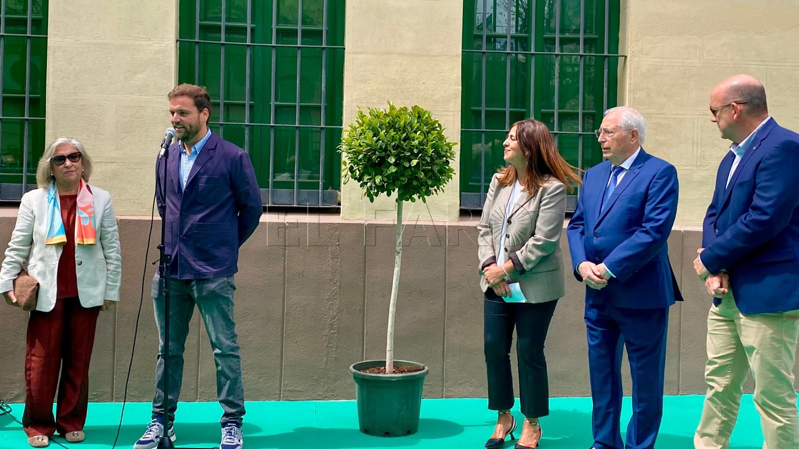 Descubrimiento de la placa en honor a Ángel Castro