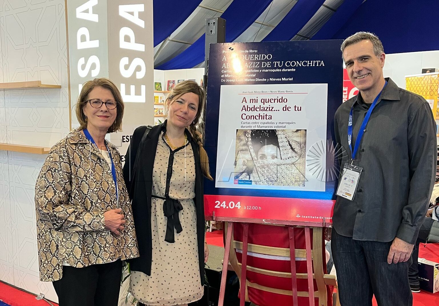 José Luis Mateo Dieste y Nieves Muriel García en la Feria del Libro de Rabat, junto a la catedrática que está traduciendo la obra. -Cedida por Muriel-