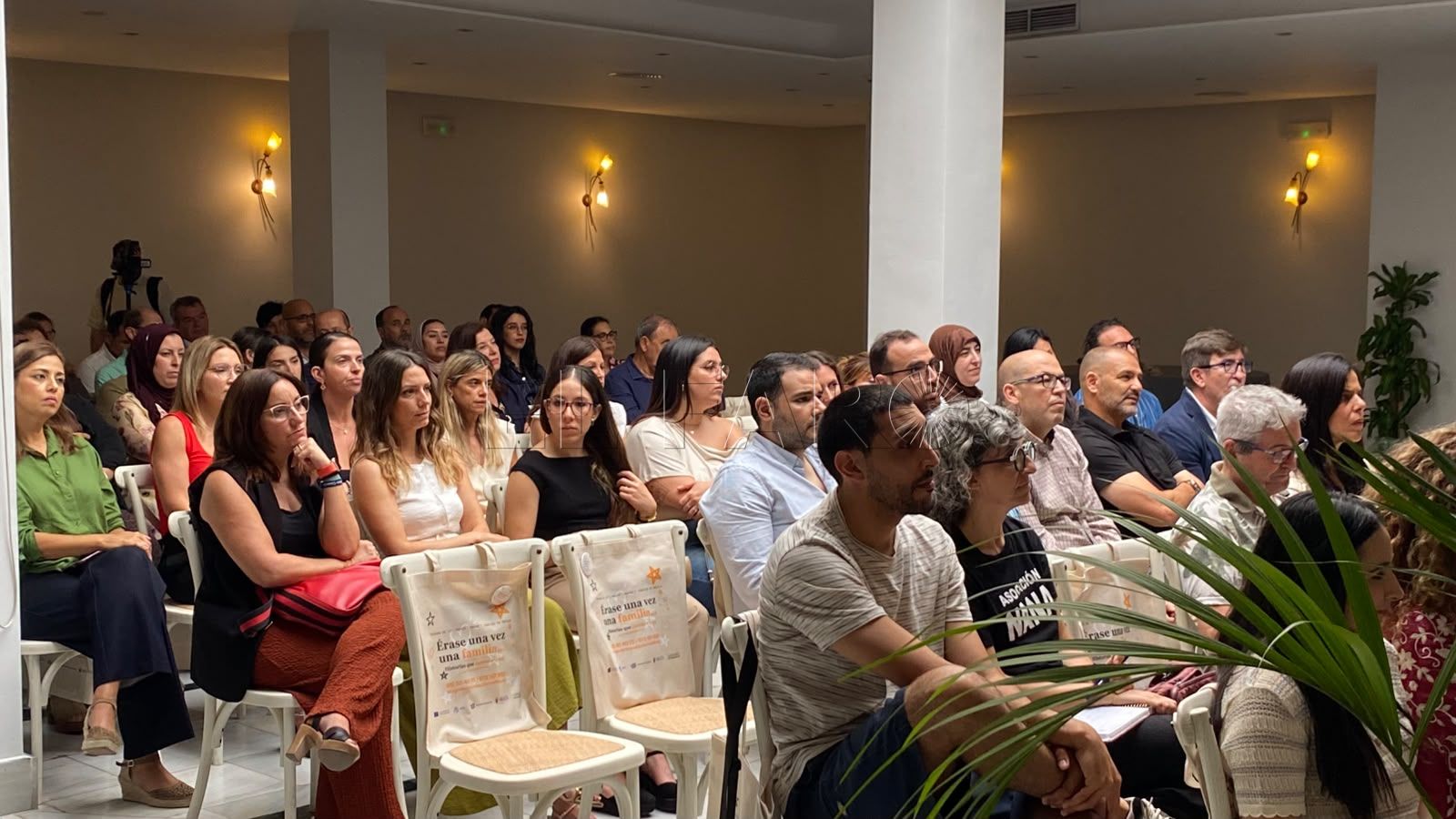 Encuentro del Programa de Acogimiento Familiar y Adopción en el Hotel Melilla Puerto