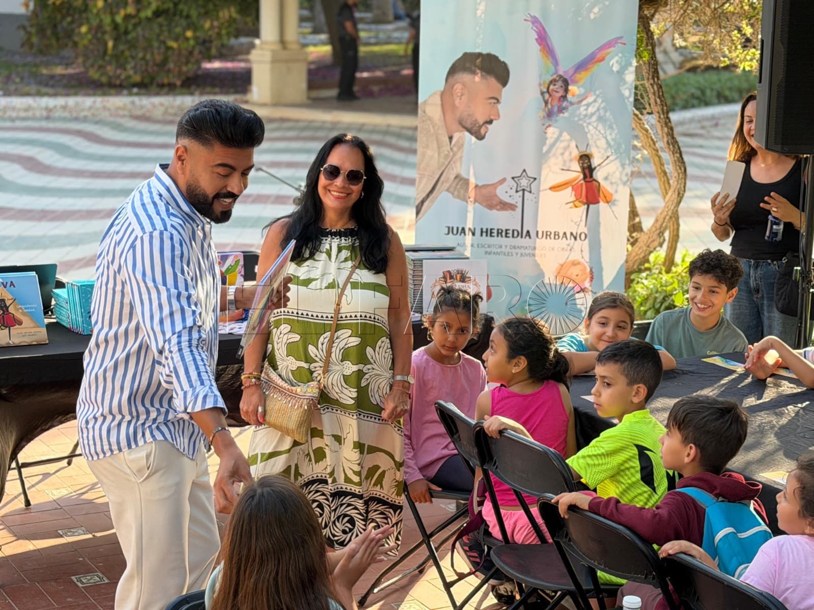 Juan Heredia durante su actividad en Las Pérgolas de la Imaginación en el marco de la Feria del Libro de Melilla este miércoles. -Cedida por Heredia-