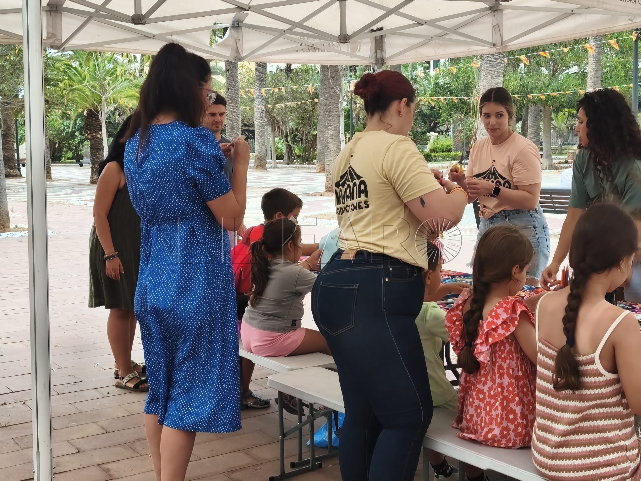 Actividad infantil dominical de Manana Producciones en el marco d ela Feria del Libro de Melilla. -AGC-