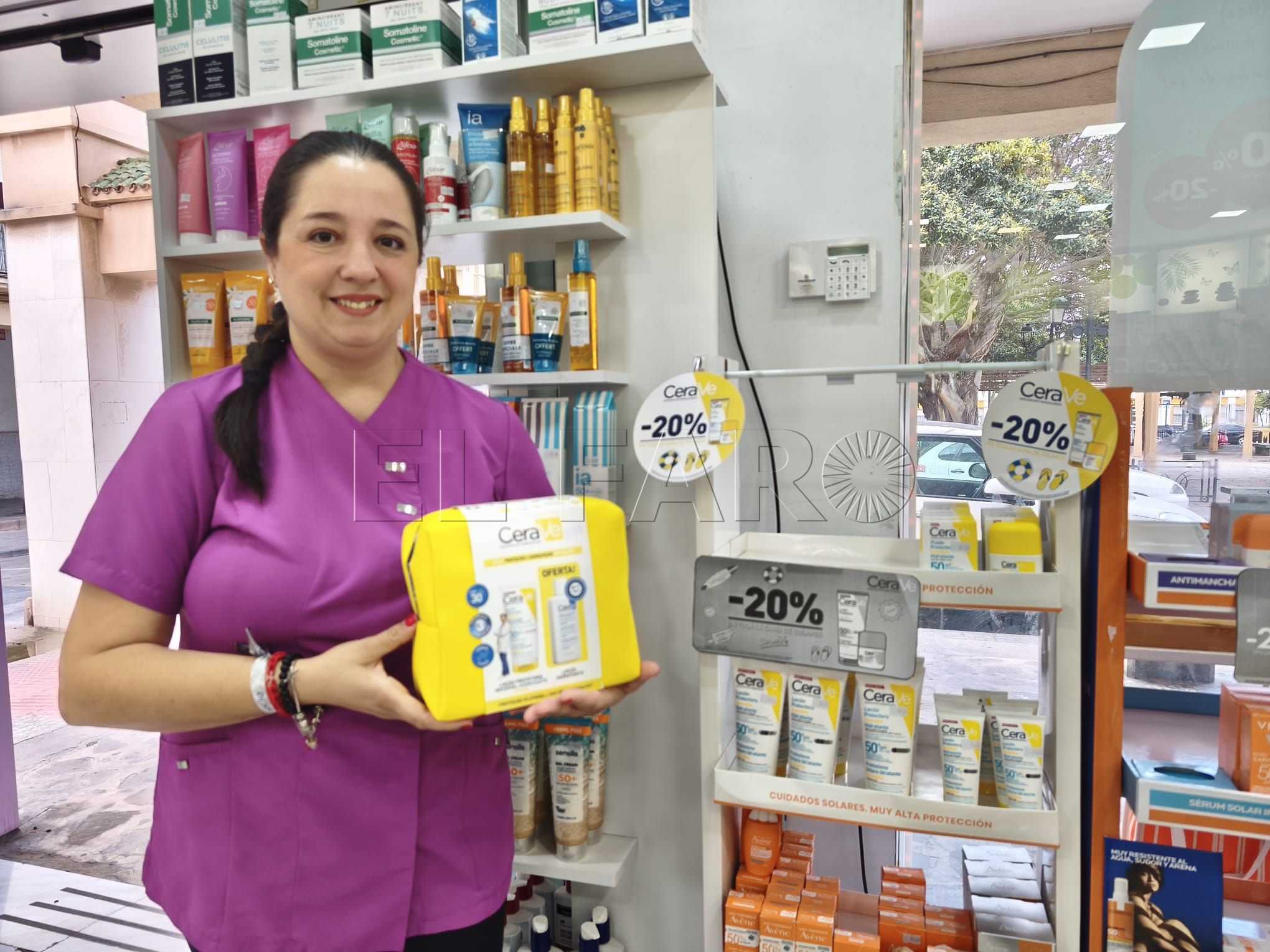 Laura, profesional de la Farmacia Patricio. -AGC-