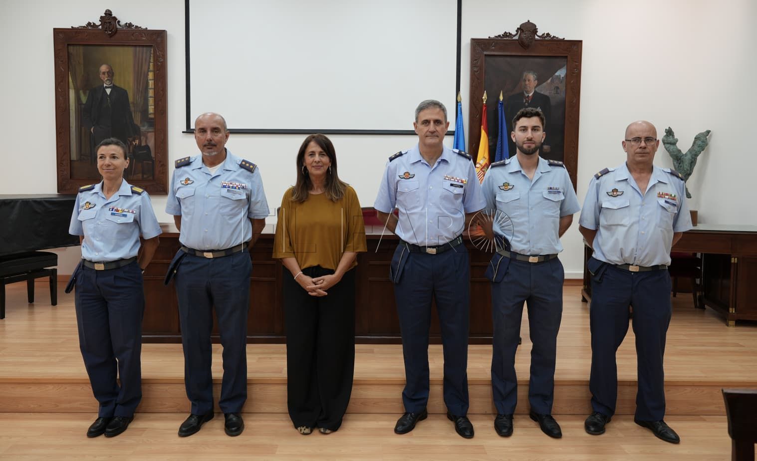 Recepción de la comisión por parte de la consejera Fadela Mohatar. -Cedida por la CAM-