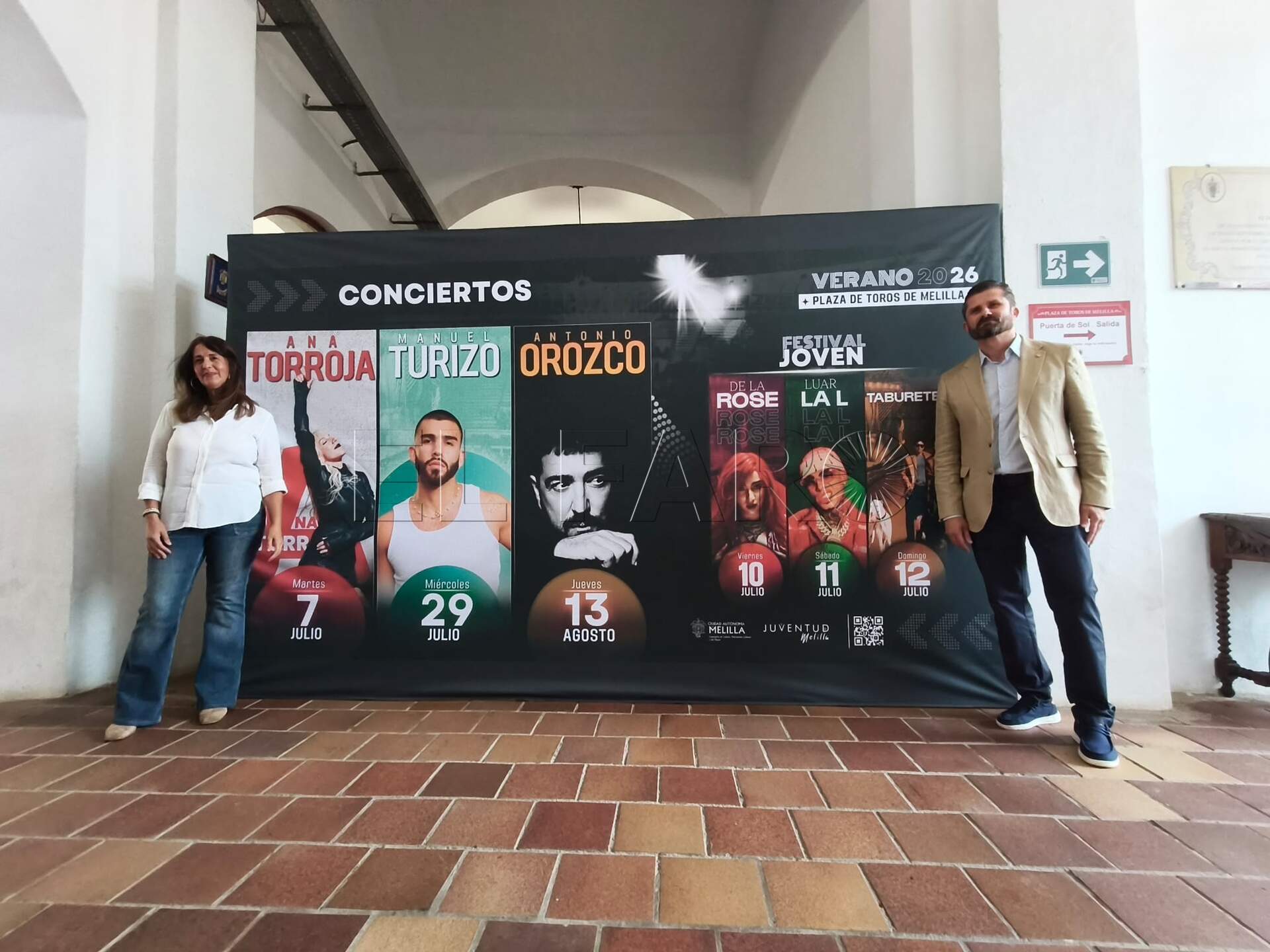 Fadela Mohatar y Miguel Ángel Fernández presentando los conciertos de verano en la Plaza de Toros. -AGC-