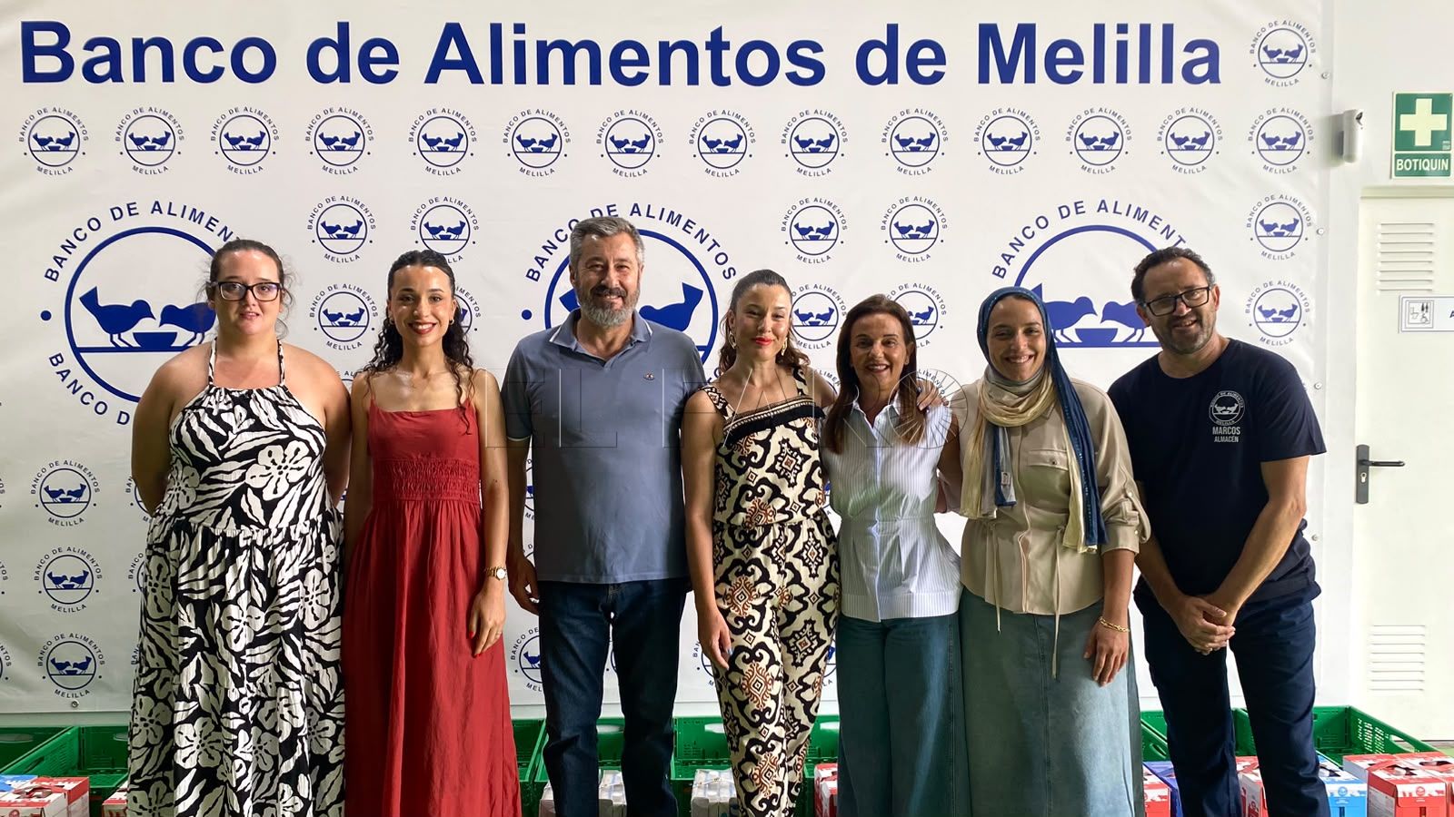 Noe Mata y el equipo del Banco de Alimentos de Melilla en su sede