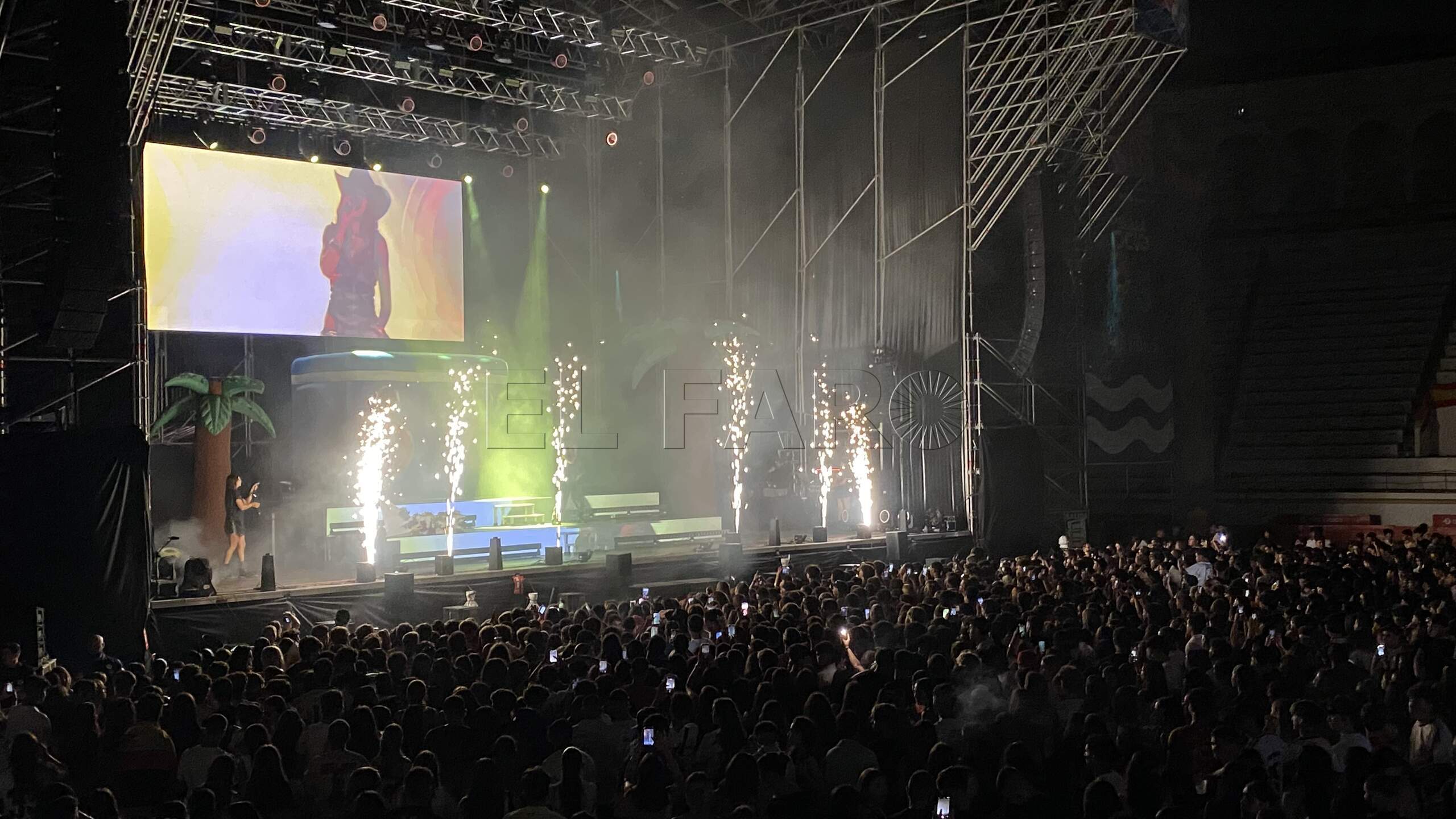 Show de la artista De la Rose en la Plaza de Toros de Melilla