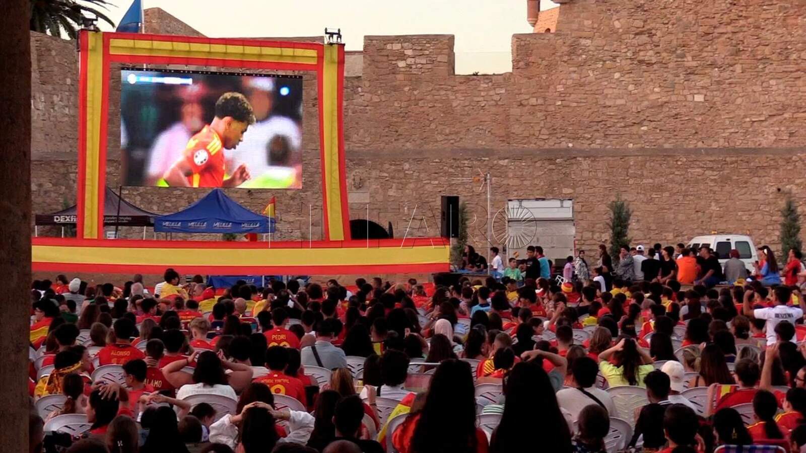 Gran pantalla en la Plaza de las Culturas