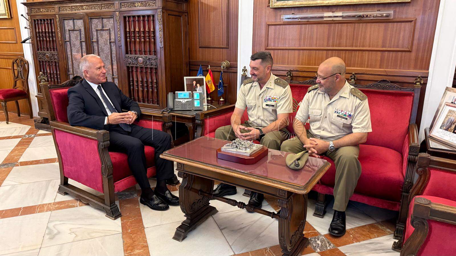 Recepción oficial en el Salón de Presidencia