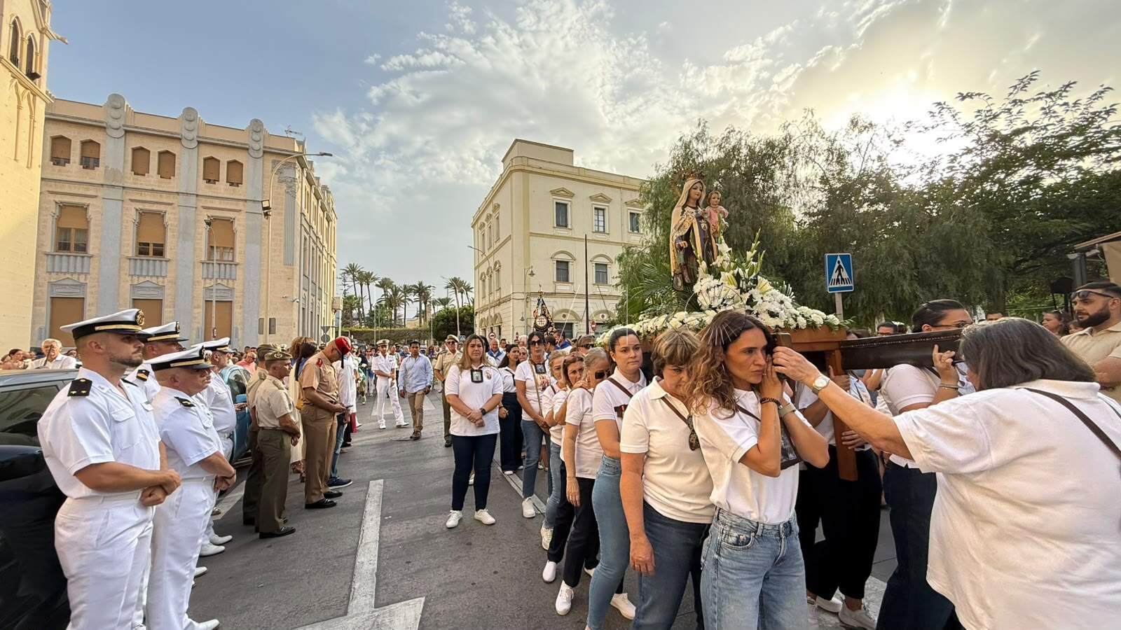 Procesión de la Virgen del Carmen hasta la Plaza de los Pescadores