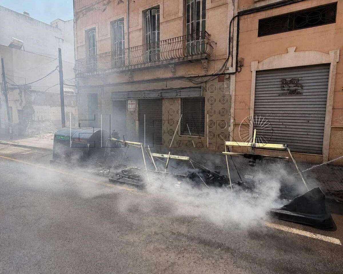 Quema de contenedores en la avenida Castelar (cedida)